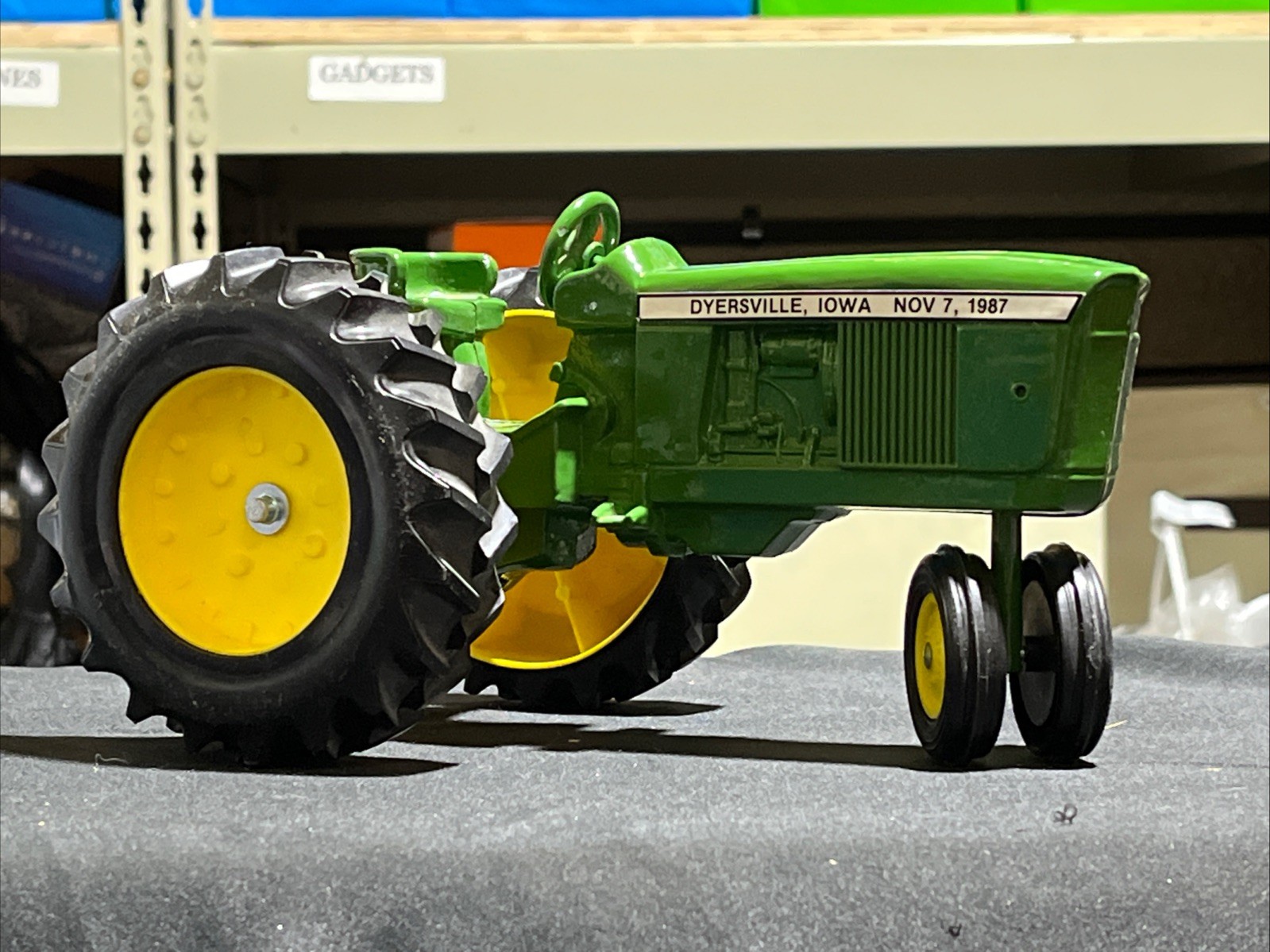 Scale Models Toy Tractor 10th National Farm Toy Show Dyersville, Iowa 11/07 1987