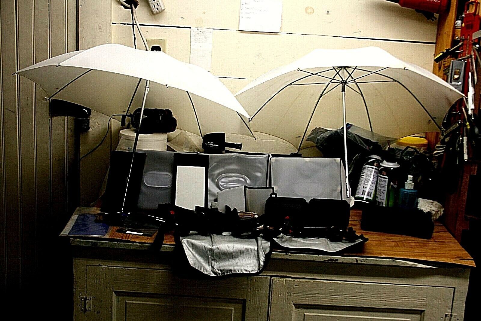 Camera Flash Kit & Filters With Umbrellas