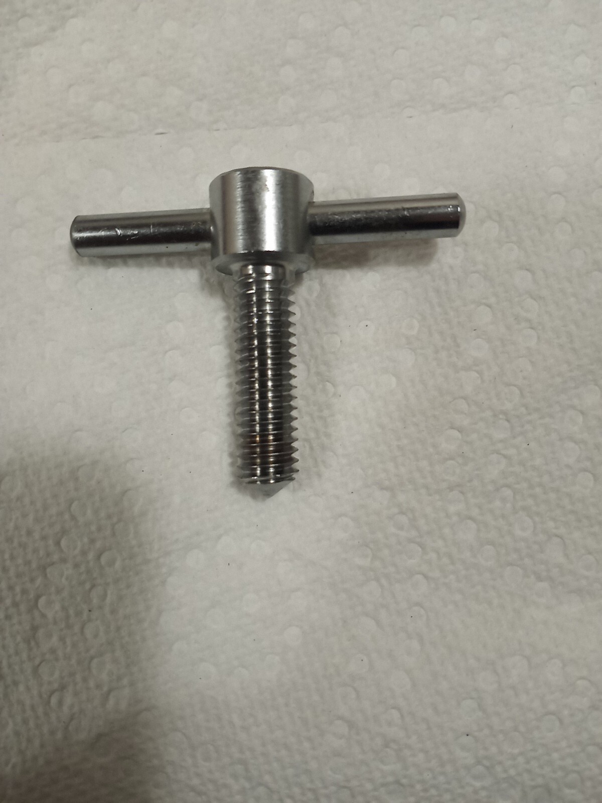 Theaded locking handle