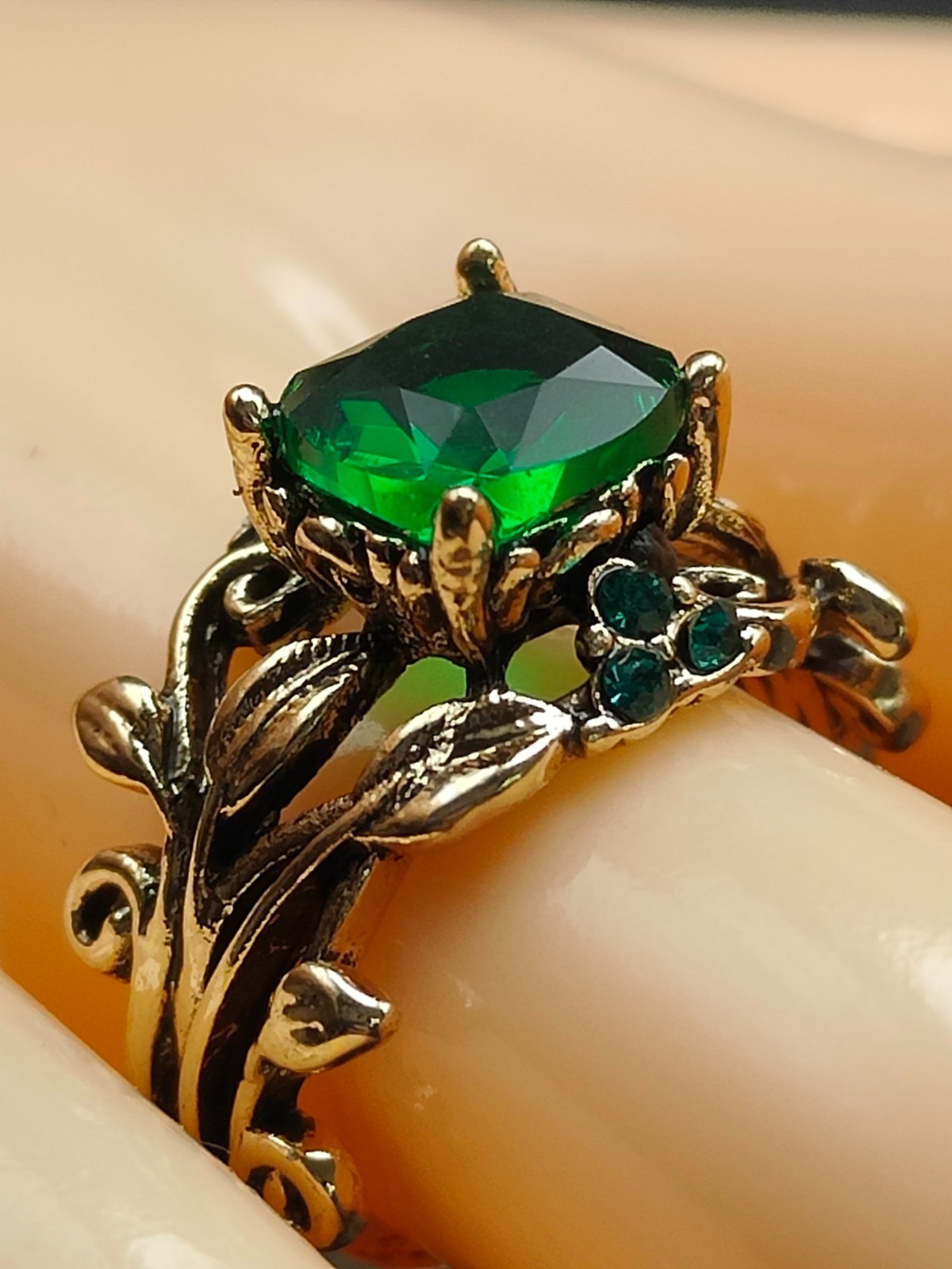 Ornate Gold Fantasy Ring with Green Zircon Crystal Setting – Brand New