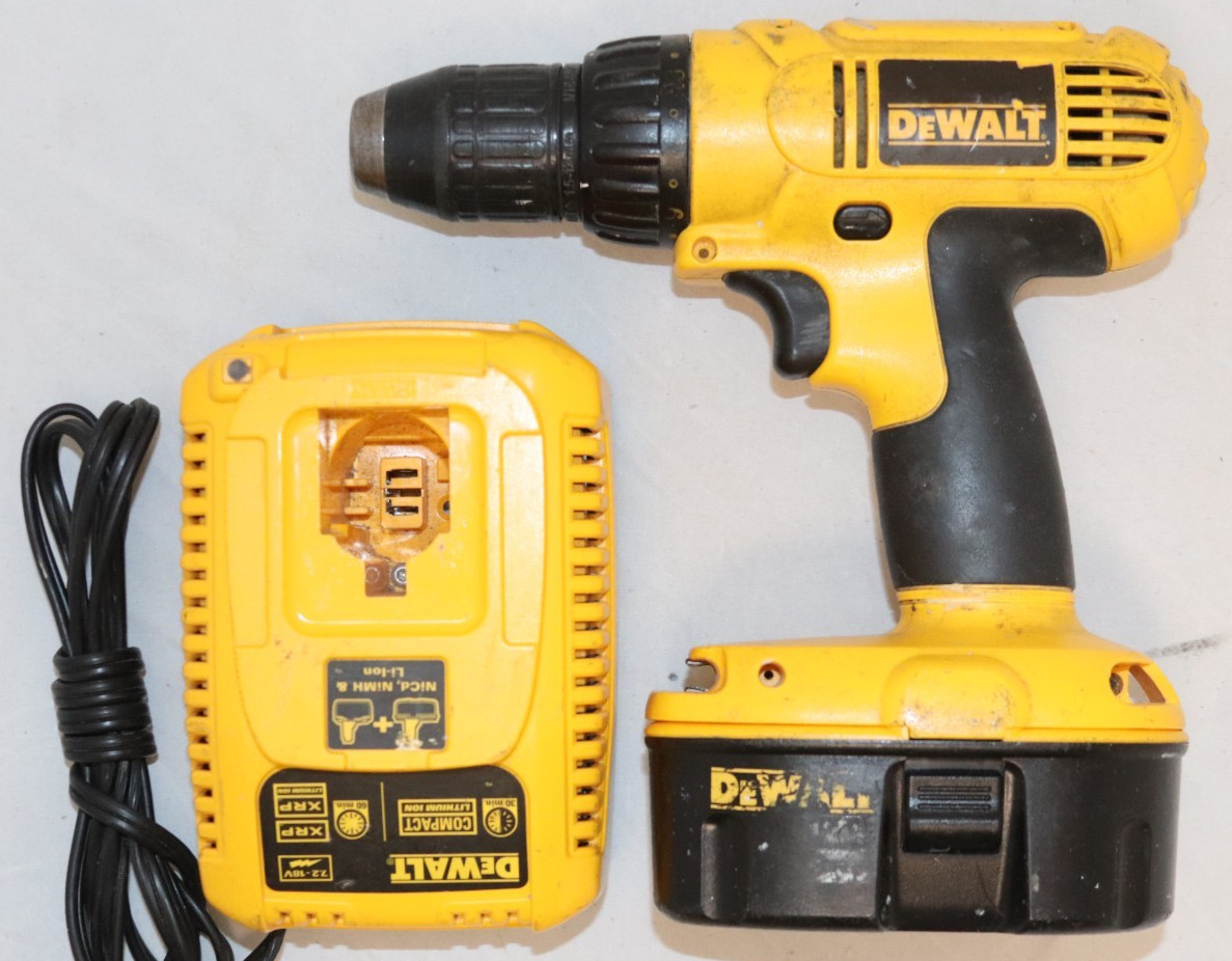 DeWalt DC759 cordless drill/driver W/ battery and charger