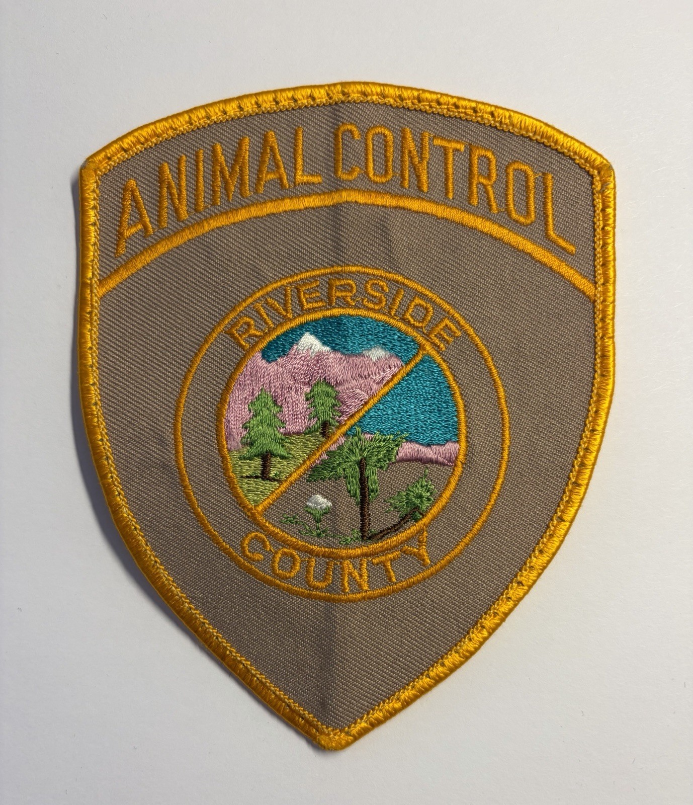 CALIFORNIA VINTAGE RIVERSIDE COUNTY ANIMAL CONTROL PATCH #D47
