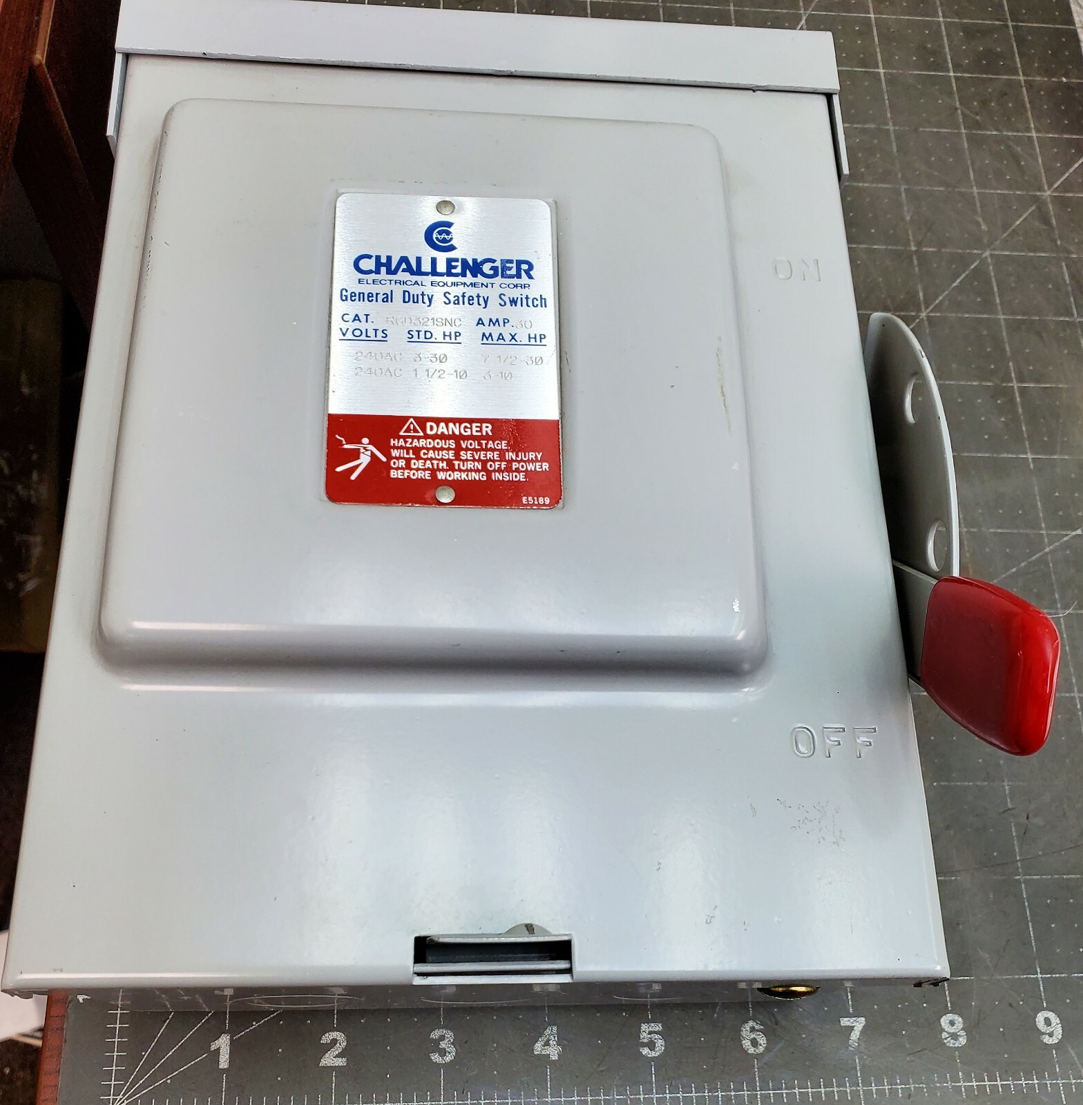 Challenger Rain Proof Fusible Safety Switch 30A 240VAC RGD321SN NEW NO-BOX [B4B5