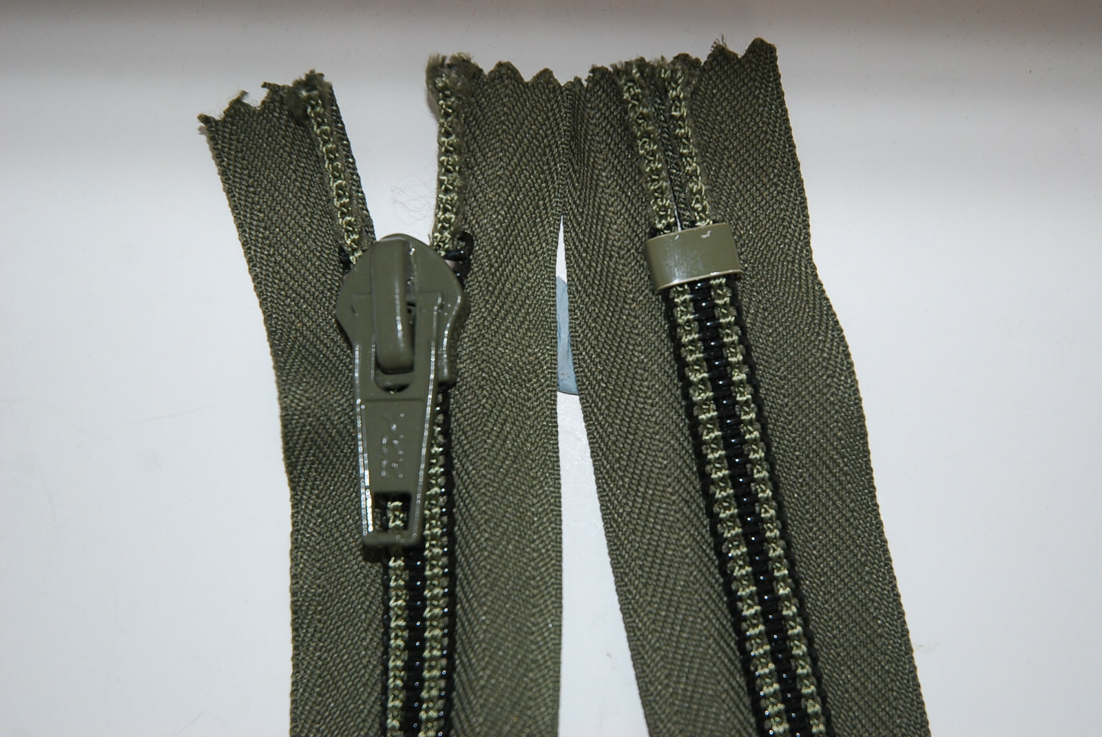 Heavy duty Zip 24.5" 62cm olive green, bag, YKK military, closed end