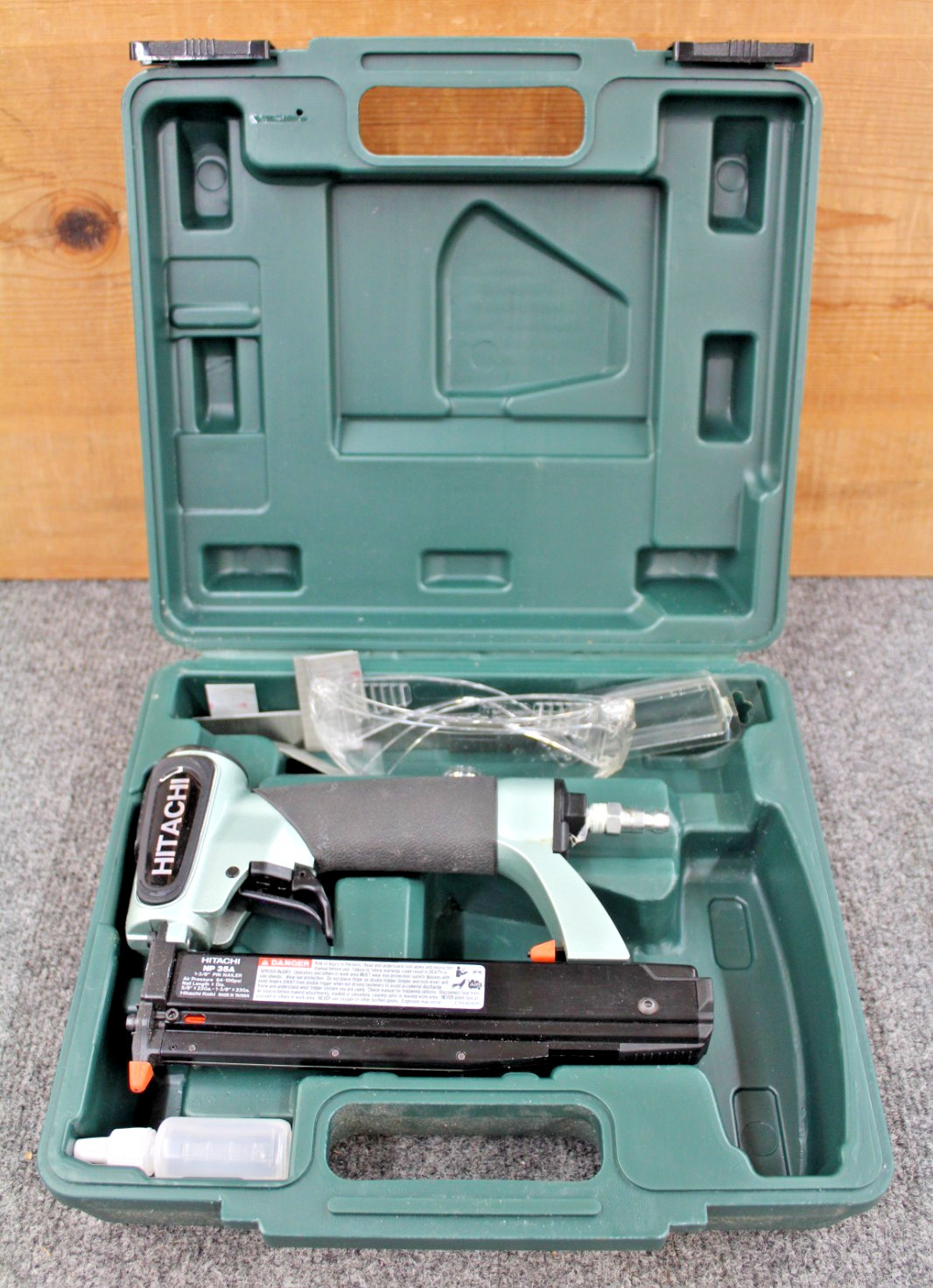 Hitachi Pneumatic 1-3/8" Pin Nailer NP35A w/ Hard Case (Preowned)