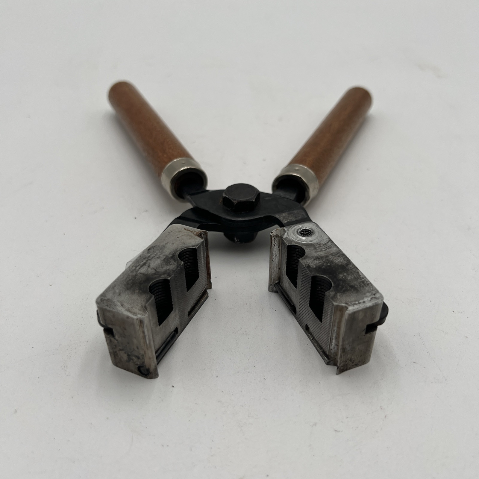 LEE 90279 2-CAVITY BULLET MOLD 148 GRAIN TL358-148-WC .358 DIAMETER