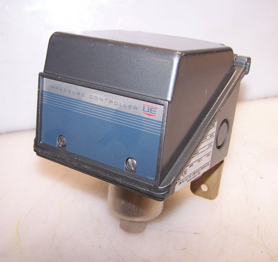 NEW UNITED ELECTRIC PRESSURE SWITCH TYPE J300 MODEL 126D  0-30" HG VAC 125/250V