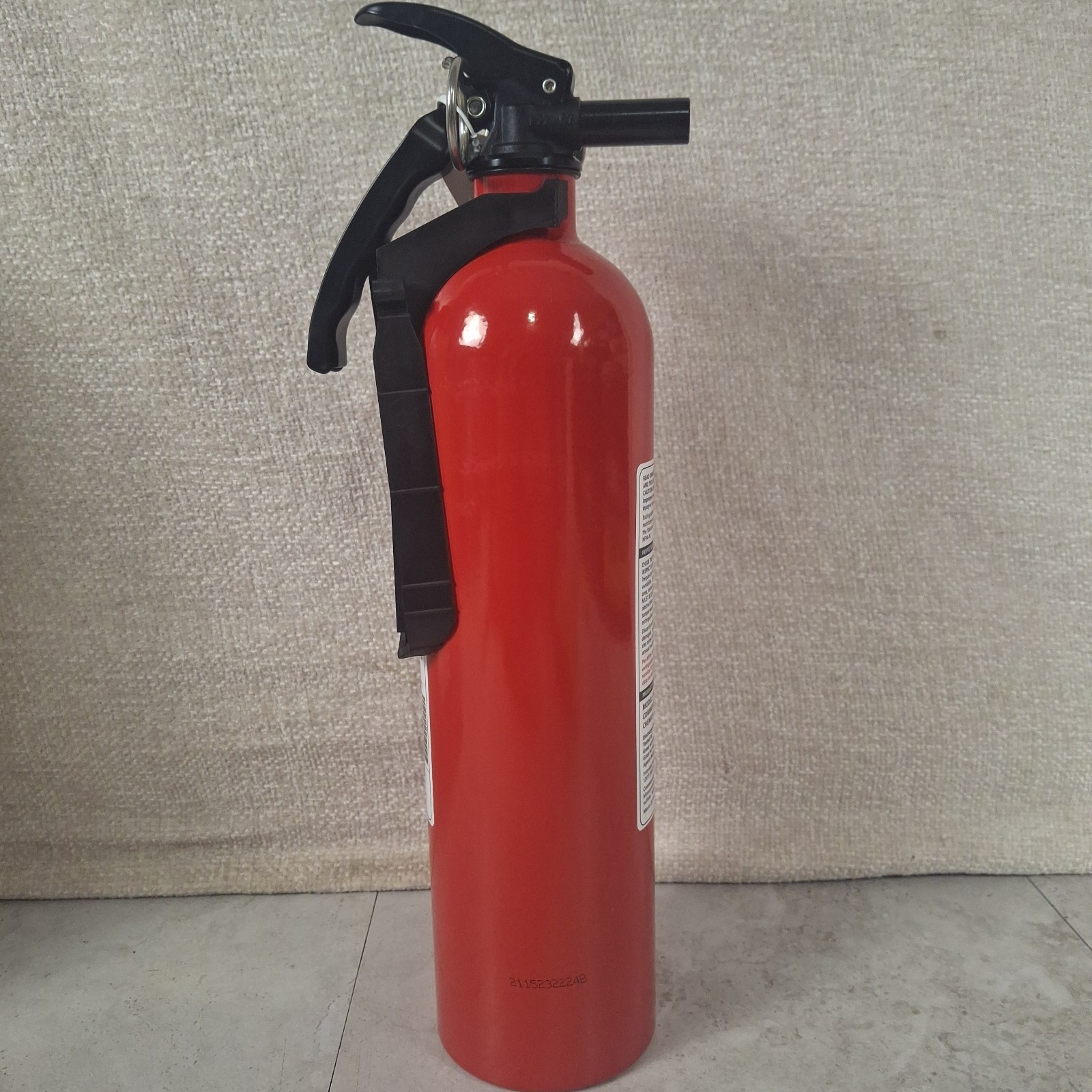 Basic Use Fire Extinguisher with Easy Mount Bracket & Strap, 1-A:10-B:C, Dry Che