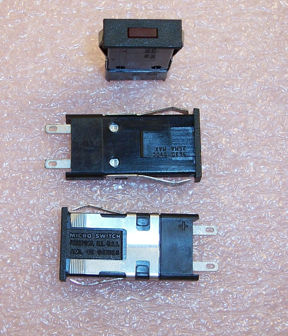 QTY (5) AML42SBC2 MICROSWITCH 5V RED LIGHTED LED PANEL INDICATORS NOS