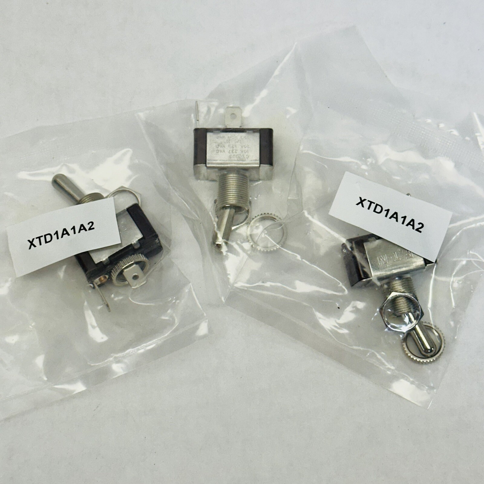 LOT OF 3 EATON XTD1A1A2 TOGGLE SWITCH 10A 277VAC - 20A 125VAC 2 POSITIONS ON/OFF