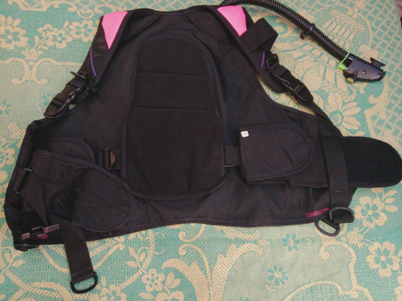 Dacor Sojourn Buoyancy Compensator BCD Black Pink Scuba Diving