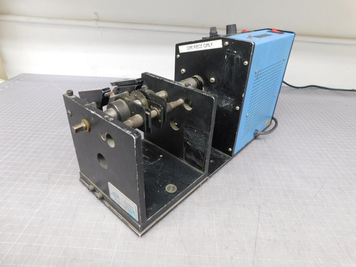 APS AUTOMATIC AXIAL LEAD CUT & FORMING MACHINE WITH COUNTER M4551