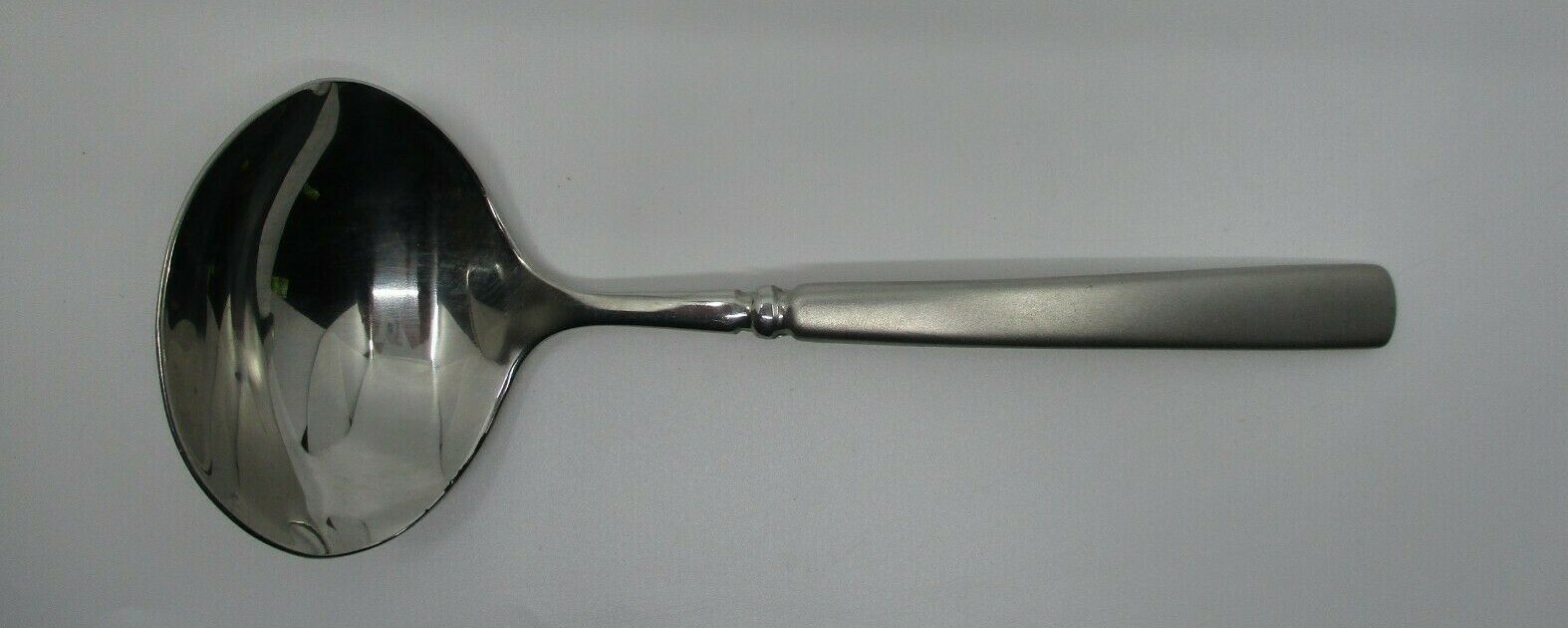 ONEIDA STAINLESS SATIN EASTON GRAVY LADLE - 7 3/8" - 02H
