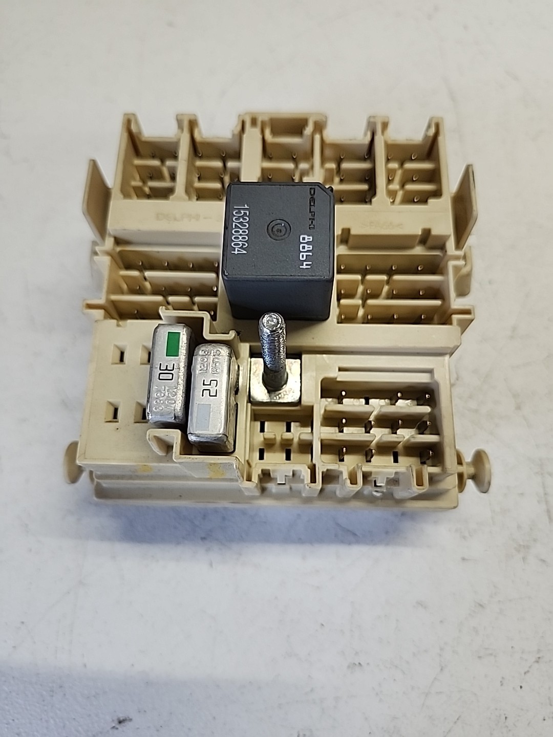 2005 Chevrolet Suburban fuse box 15190658-01 P1156b62