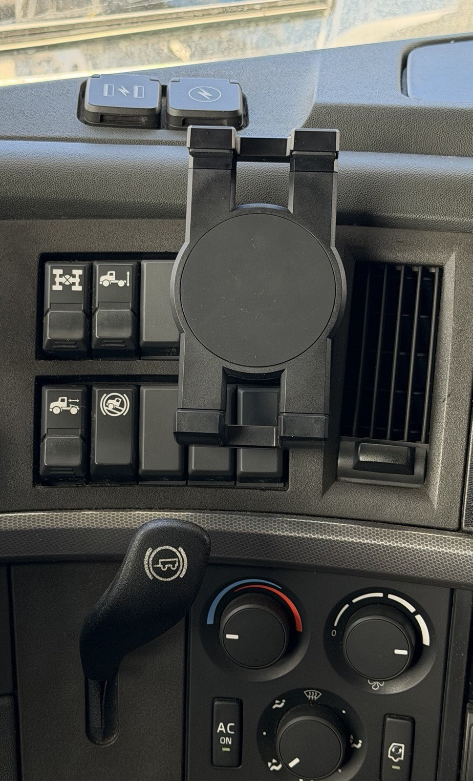Semi truck Volvo VNL 300/400/740/760/860 2018-2024 Tablet Holder