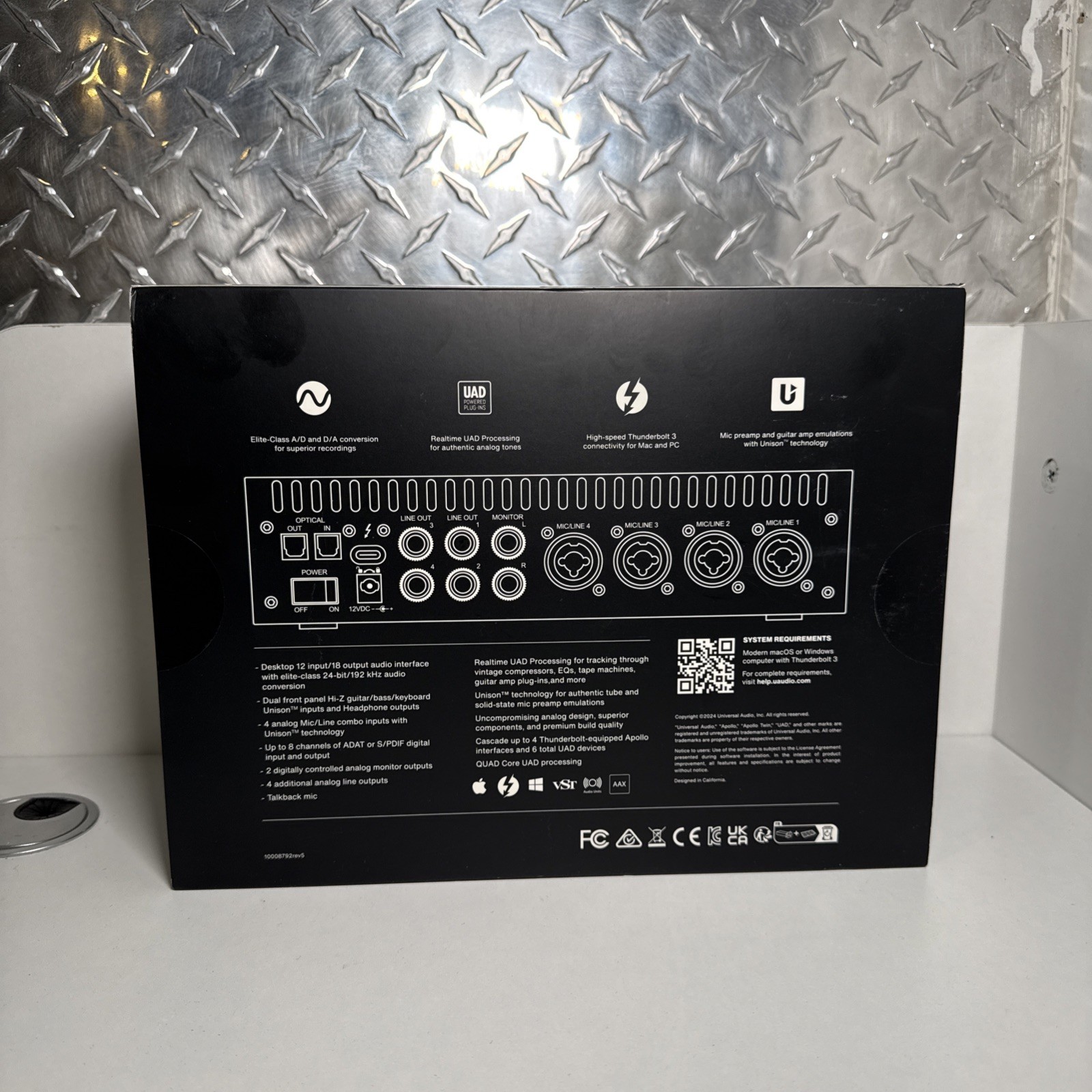Universal Audio Apollo Gen 2 x4 Thunderbolt 3 Audio Interface Essentials+