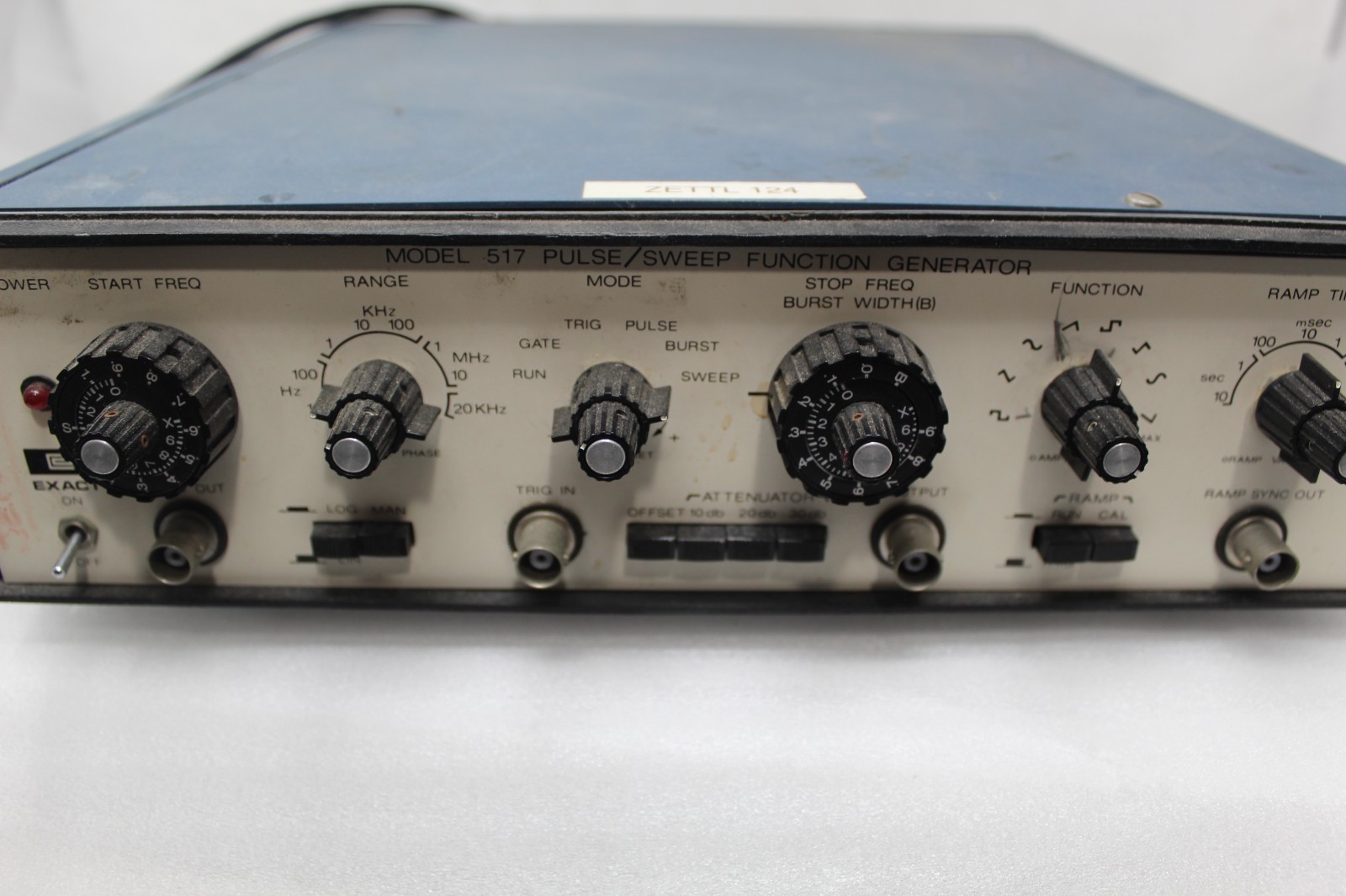 EXACT Electronics MODEL 14180 MULTIGENERATOR **TURNS ON / UNTESTED**