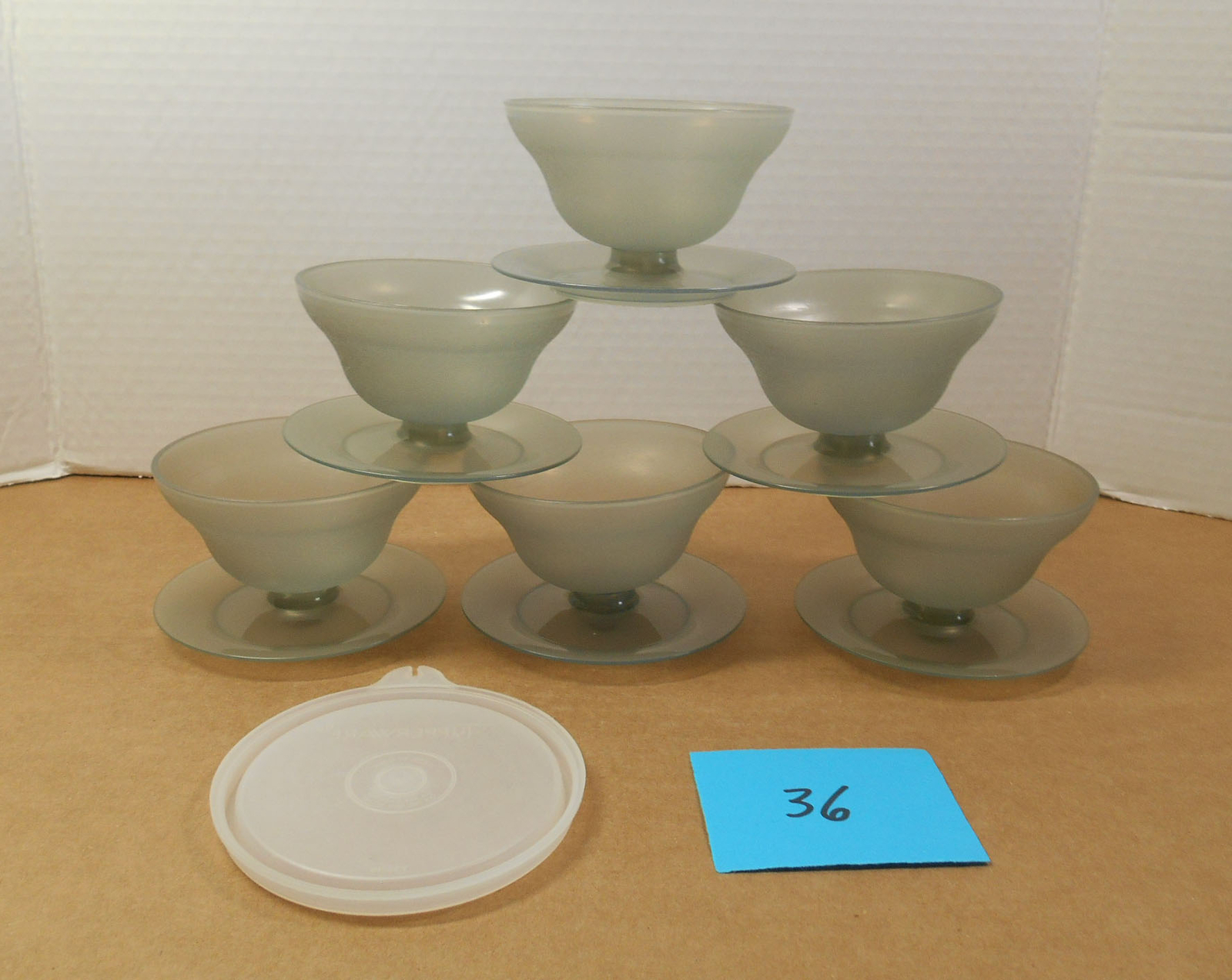 Tupperware Gray Parfait Dessert Dishes #754 with 1 Lid Lot of 6 B36