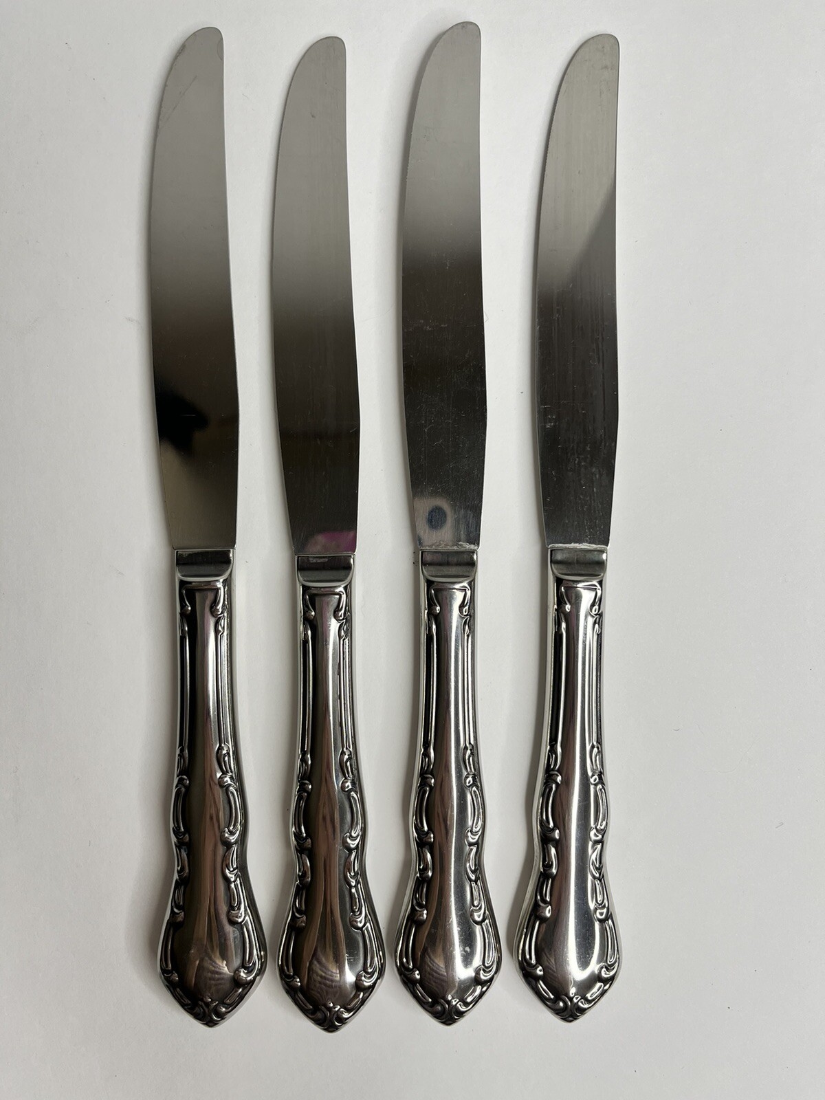Set of 4 Oneida WHITTIER Dinner Knives Stainless Steel Flatware 9" Long