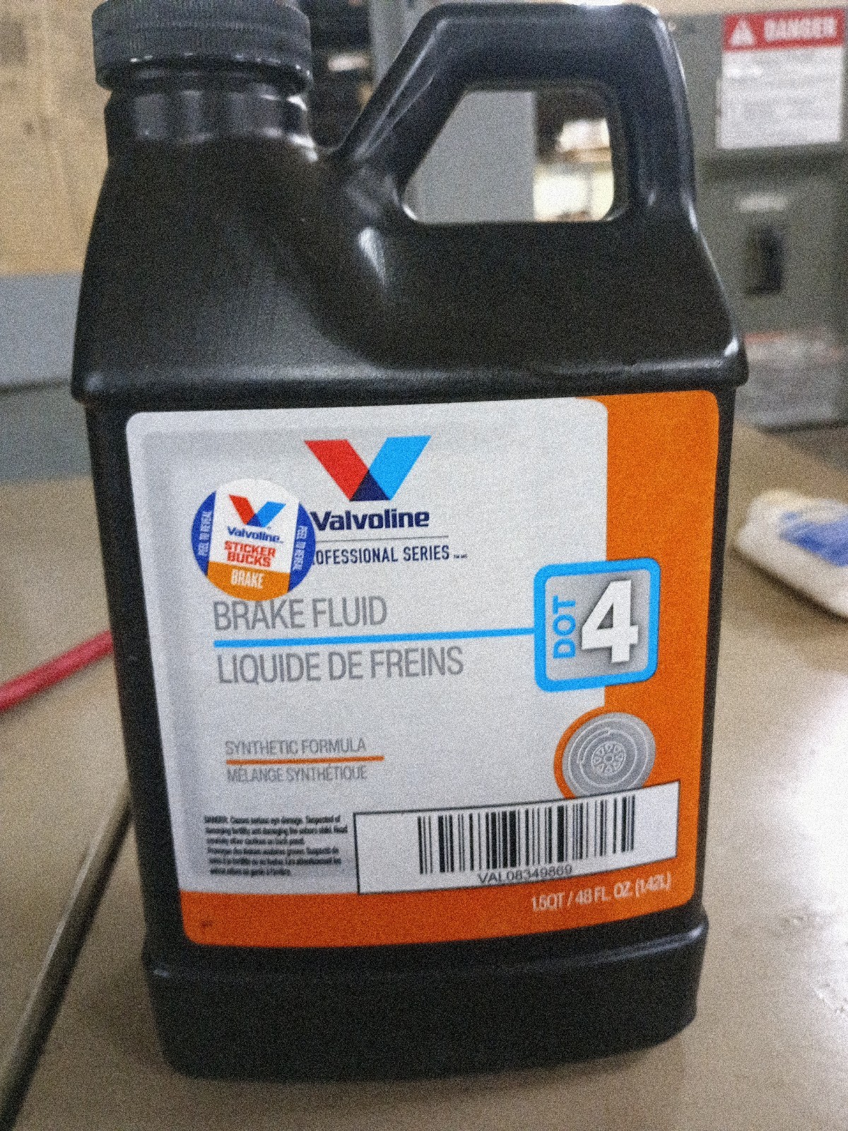 Valvoline Premium Dry DOT 4 Brake Fluid 1.5 QT 48 fl oz   886