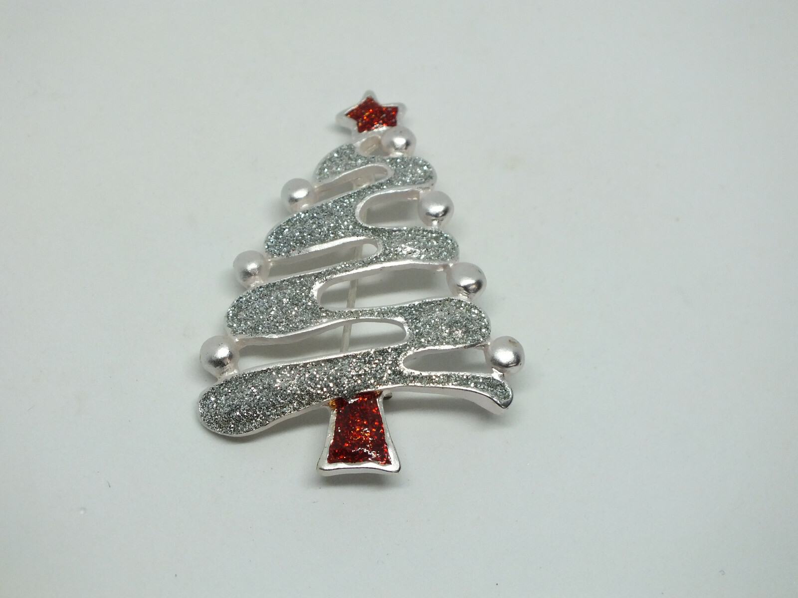 Beautiful Brooch Pin Christmas Tree Silver Tone Matte Finish Red Silver Glitter