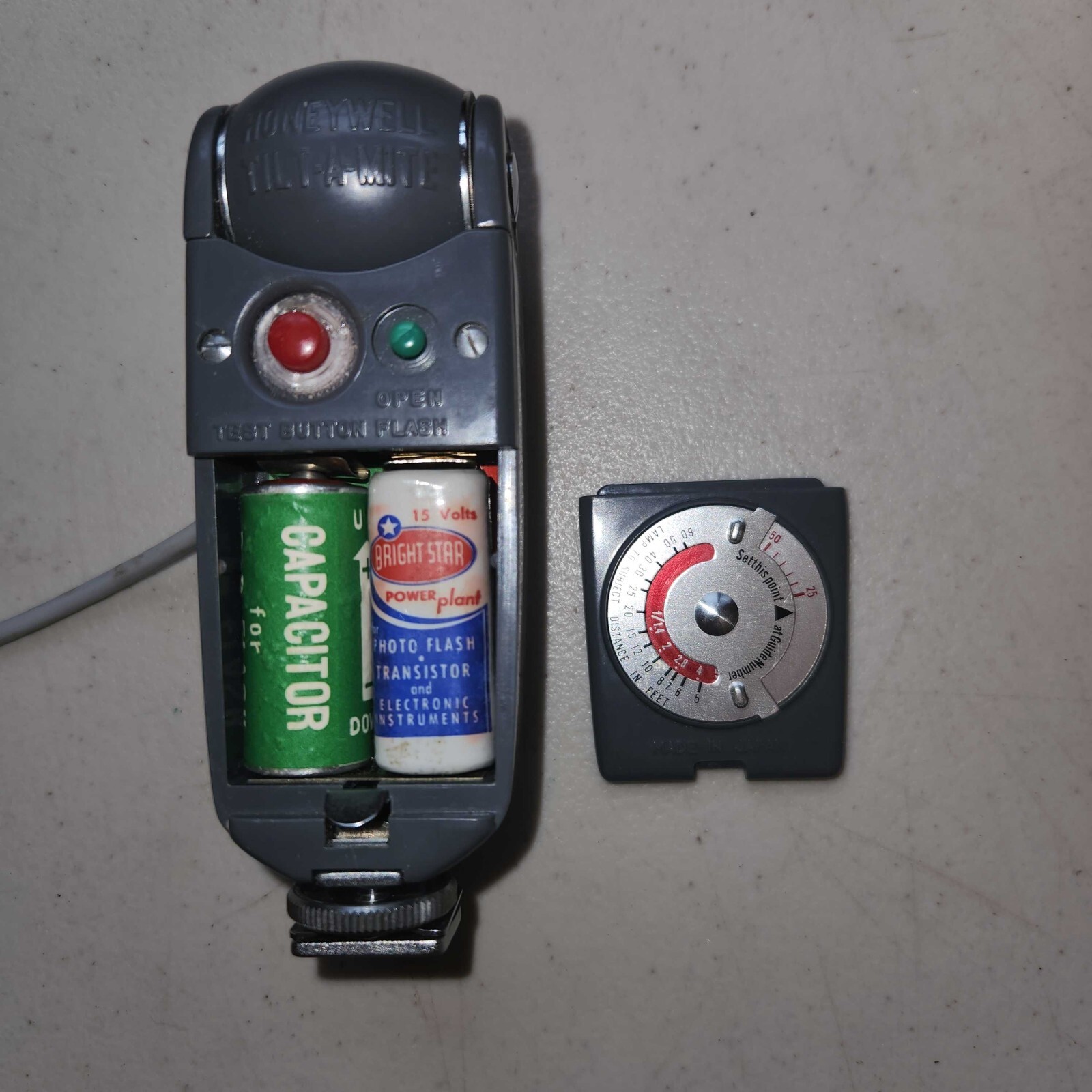 Vintage Honeywell Tilt-A-Mite Collapsible Flash Unit Untested