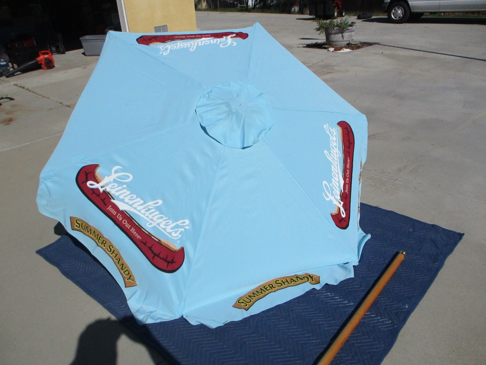 LEINENKUKEL PROMO UMBRELLA 86 X 86 NEVER USED LIGHT SPOTS POLE & TOP INCLUDED