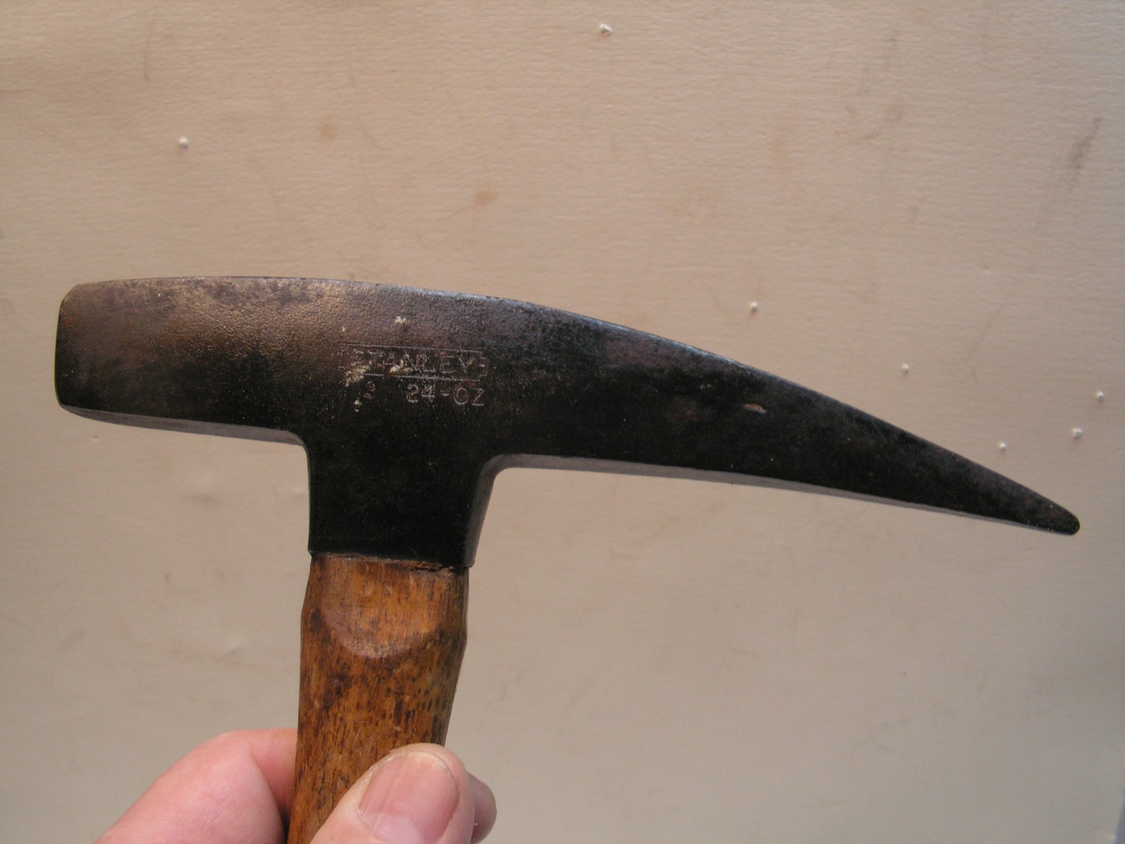 TRUE VINTAGE STANLEY 252 Prospecting Pick Hammer Steel Head Wood Handle 24oz Hea