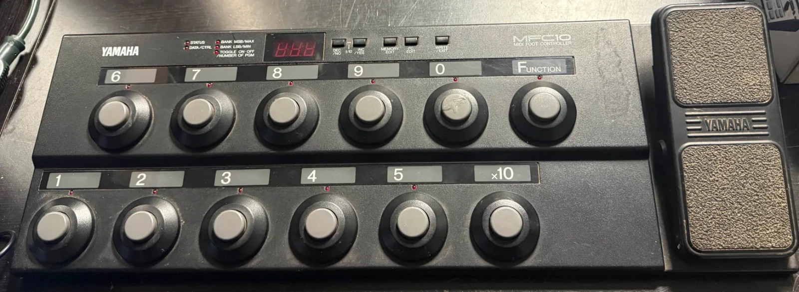 Yamaha MFC10 Midi Foot Controller