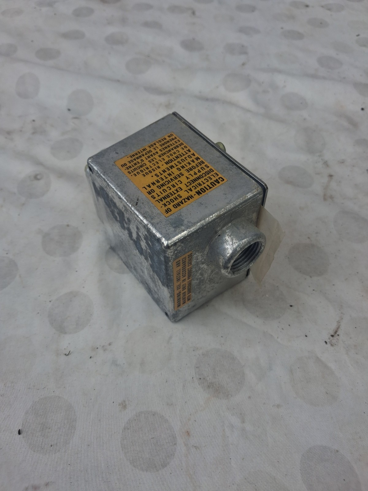 BARKSDALE E1H-H90 SWITCH NOS