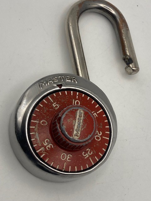 MASTER COMBINATION PADLOCK  RED DAIL  VINTAGE USA w/ Combination