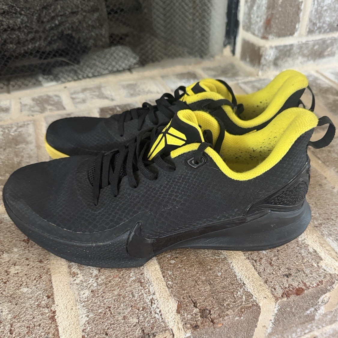 Nike Men’s Lace-Up Low Top Athletic Sneaker Solid Black Yellow