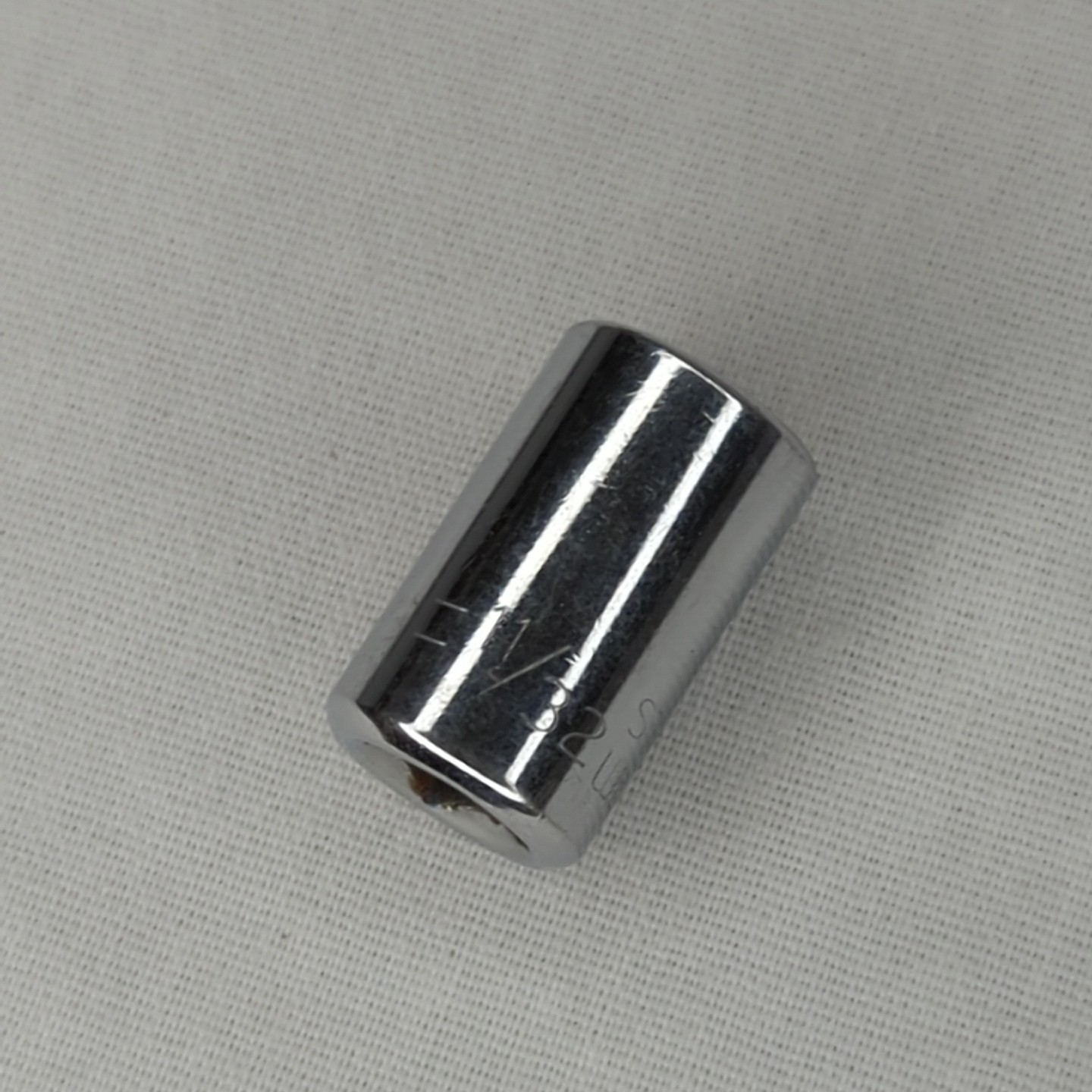 Stanley 11/32" SAE 1/4" Drive 6 Point Socket 86-027