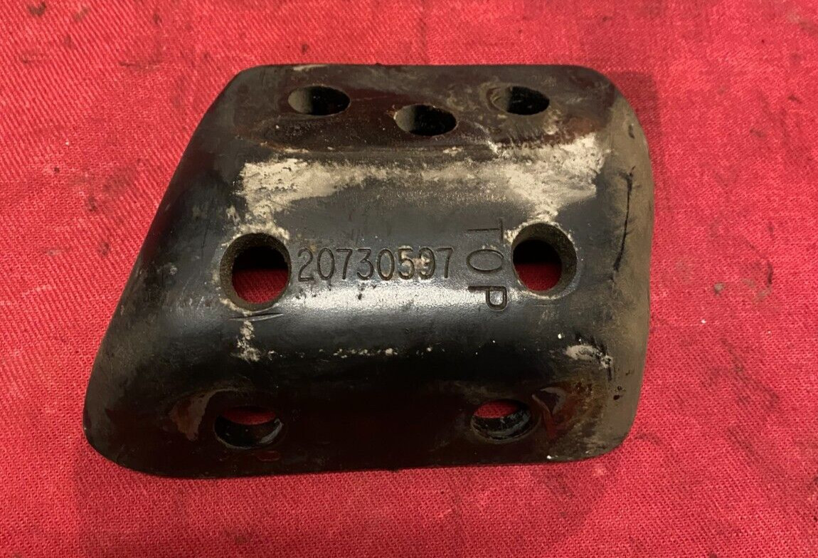 MACK CXU613 / VOLVO   TOP BRACKET 20730597