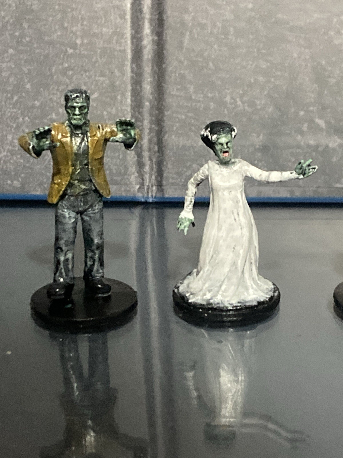 Horrified Universal Monsters- Painted Miniatures 28mm Dracula Frankenstein Wolf￼