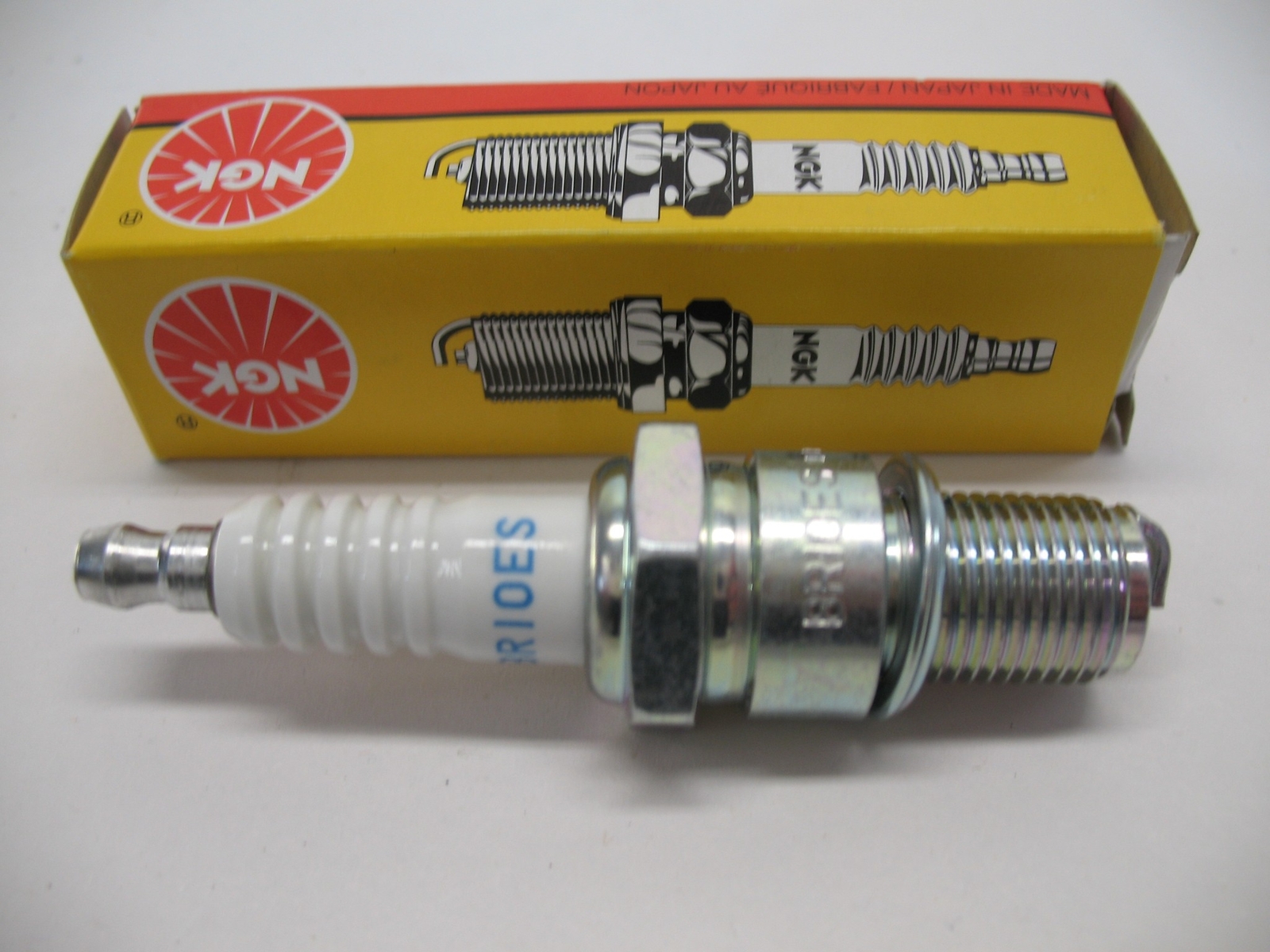 NEW NGK PLUGS BR10ES 4832 SUZUKI RM80 RM85 (SOLD AS A PAIR)