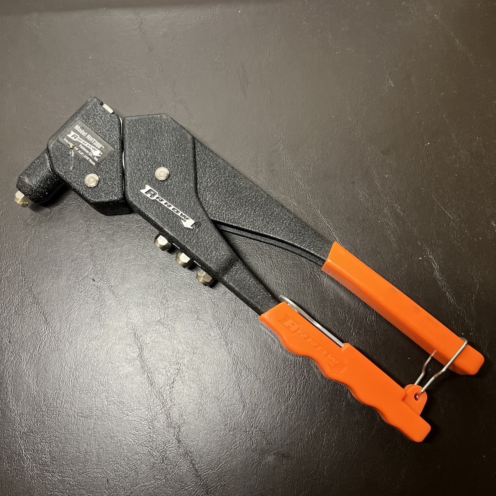 Arrow RHT300 Professional Swivel Head Rivet Gun Fastener Tool 4 diff Size Heads