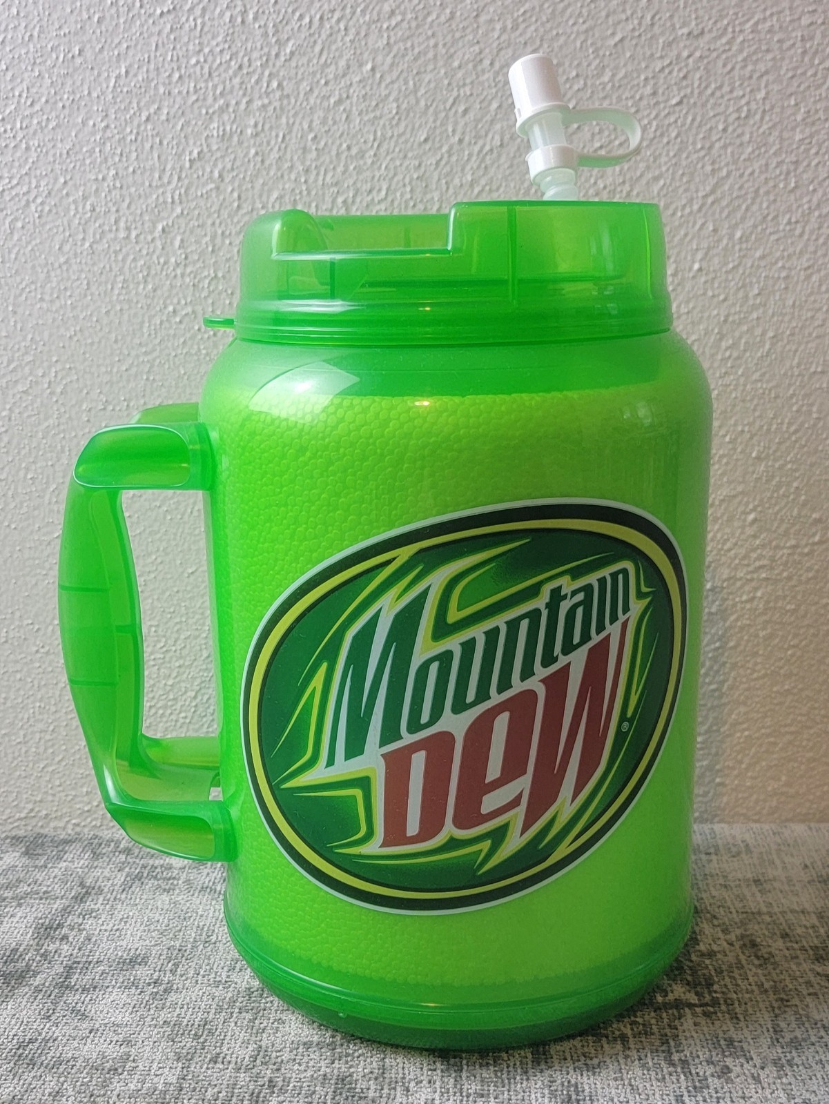 Vintage Whirley 64oz Mountain Dew Logo Neon Green Insulated Jug W/Straw