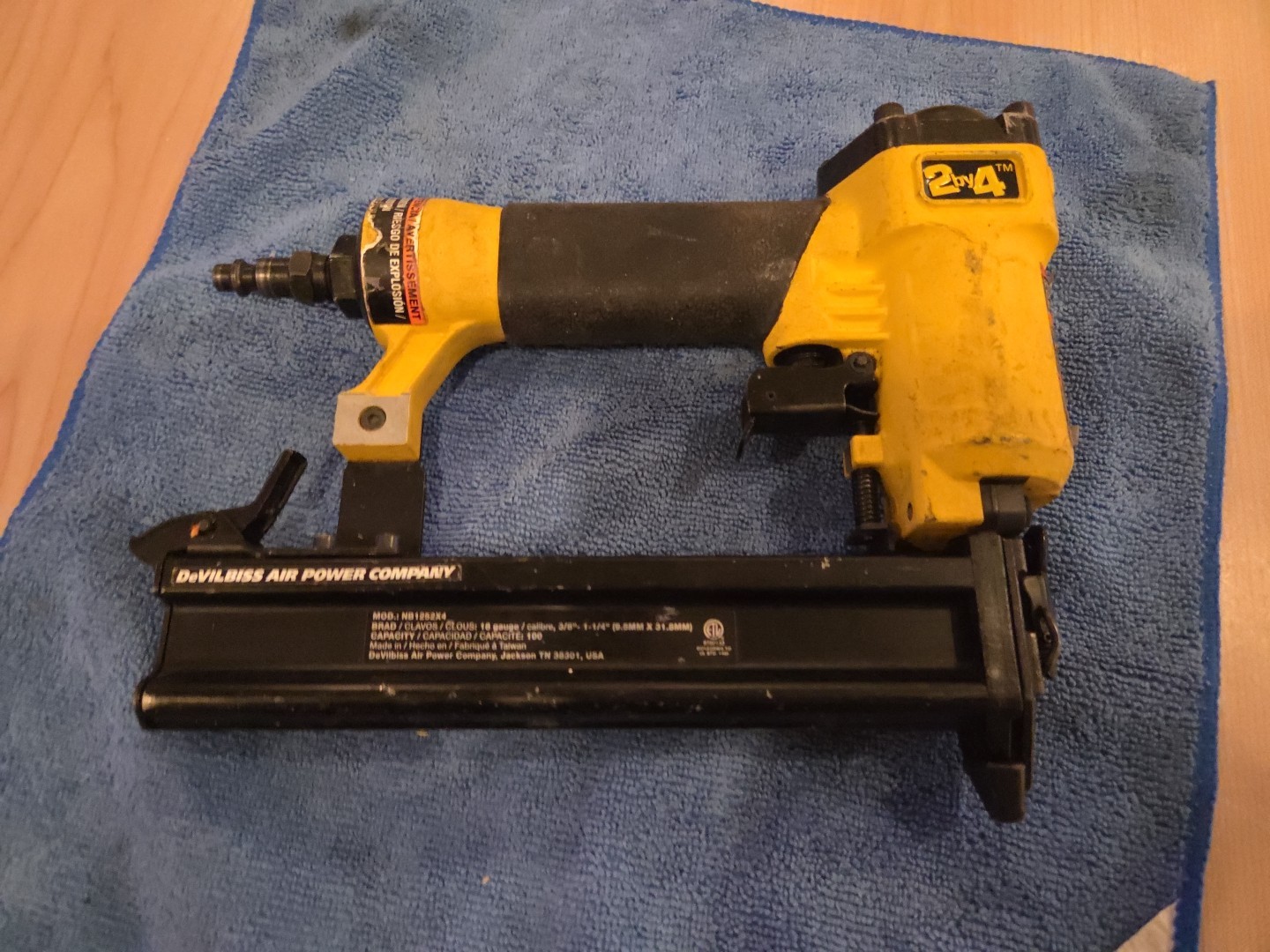 Devilbiss Staple Gun Stapler Model NB1252X4 Compressor Pneumatic  3/8- 1-1/4"