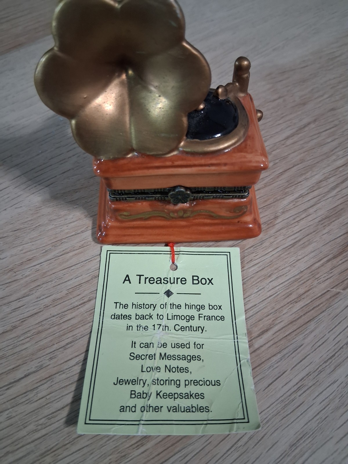 Miniature note treasure box