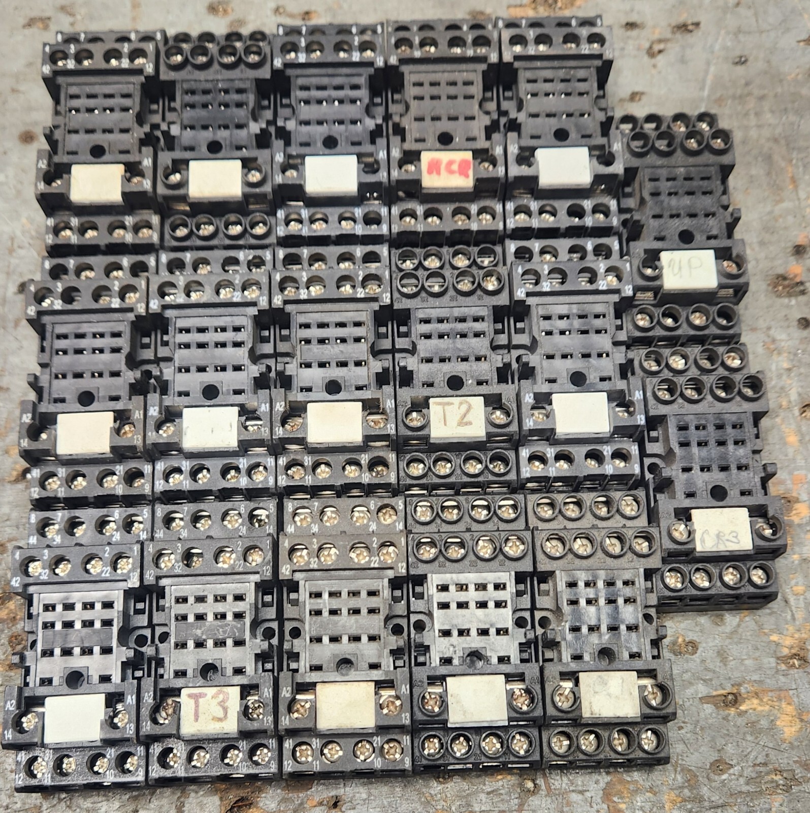 (Lot of 4) ALLEN BRADLEY 700-HN103 SERIES B RELAY SOCKET