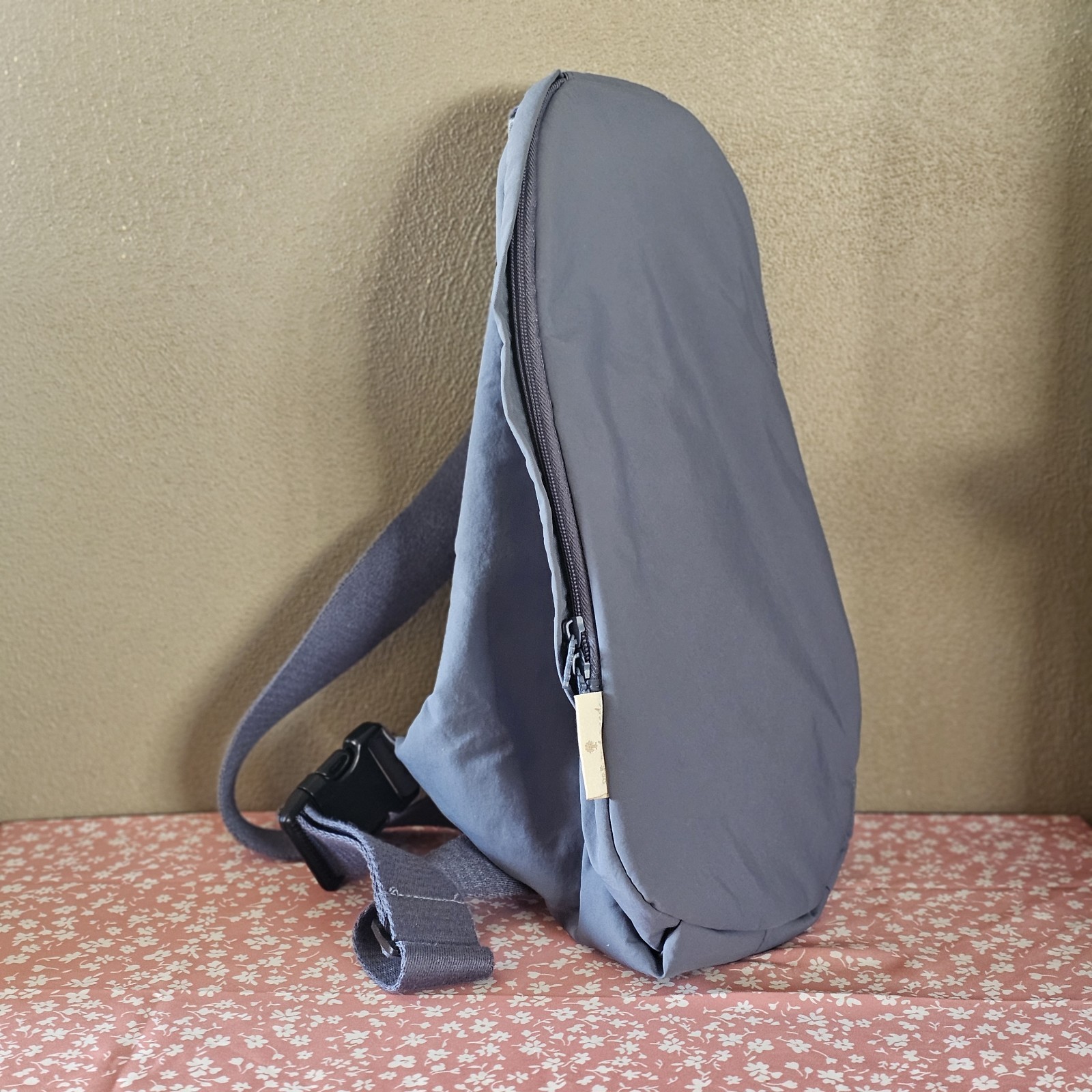 Oak and Reed Womens Crossbody Shoulder Sling Yoga Retreat Bag Gray Grey EUC