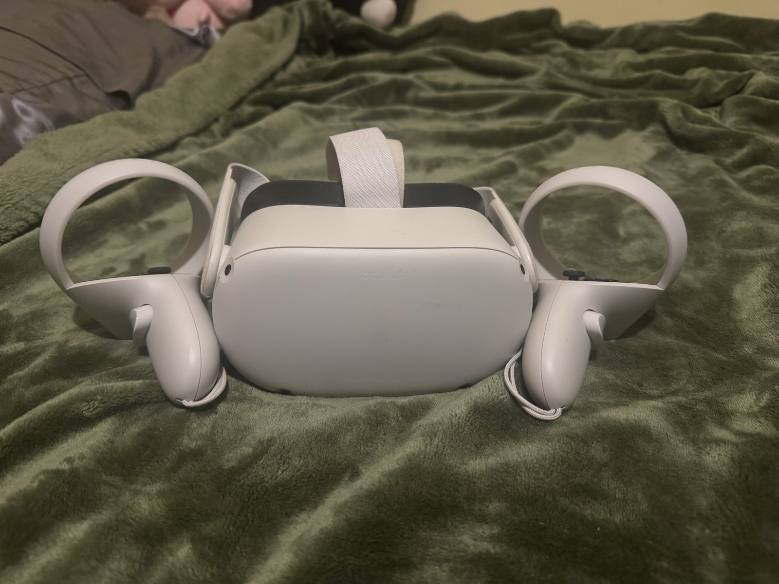 Oculus Meta Quest 2 256GB, White with Controllers - Tested and Working