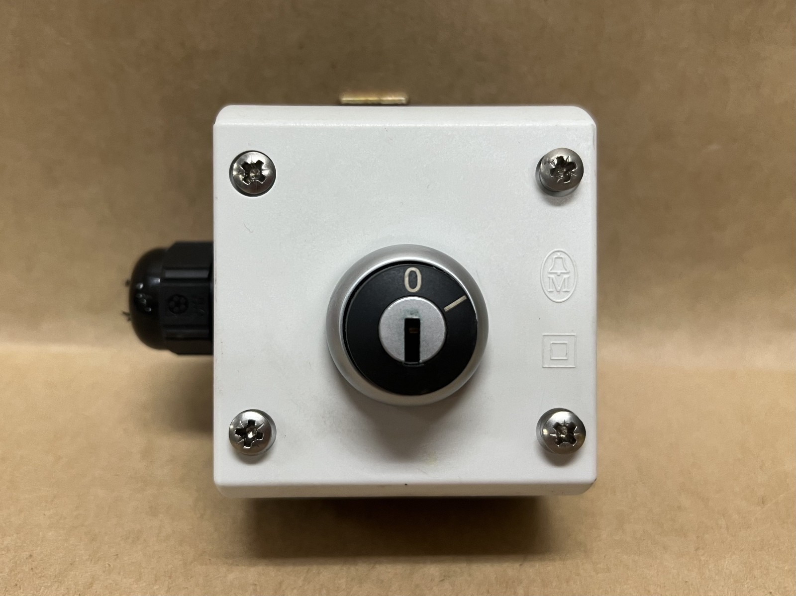 Moeller PC-GF20-FR Enclosed Selector Switch w/ M22-KC10 Contact Block