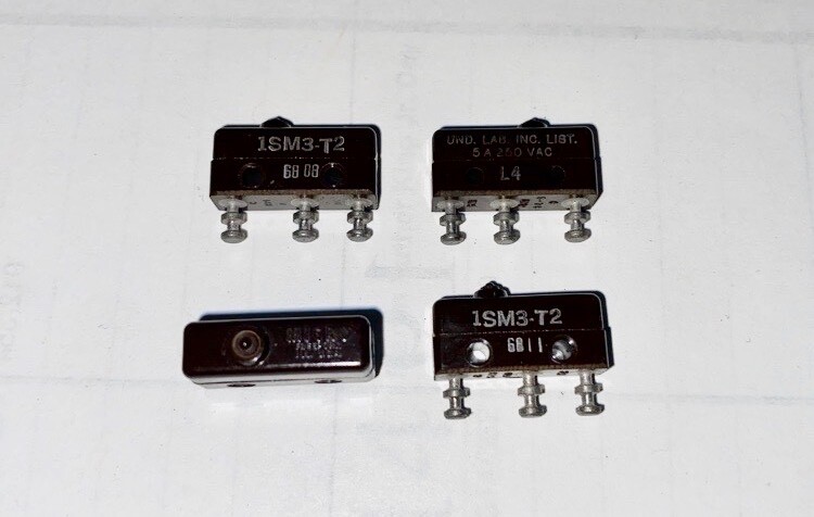 (4) 1SM3-T2 5-amp@250vac SPDT Miniature Microswitches Solder Turret