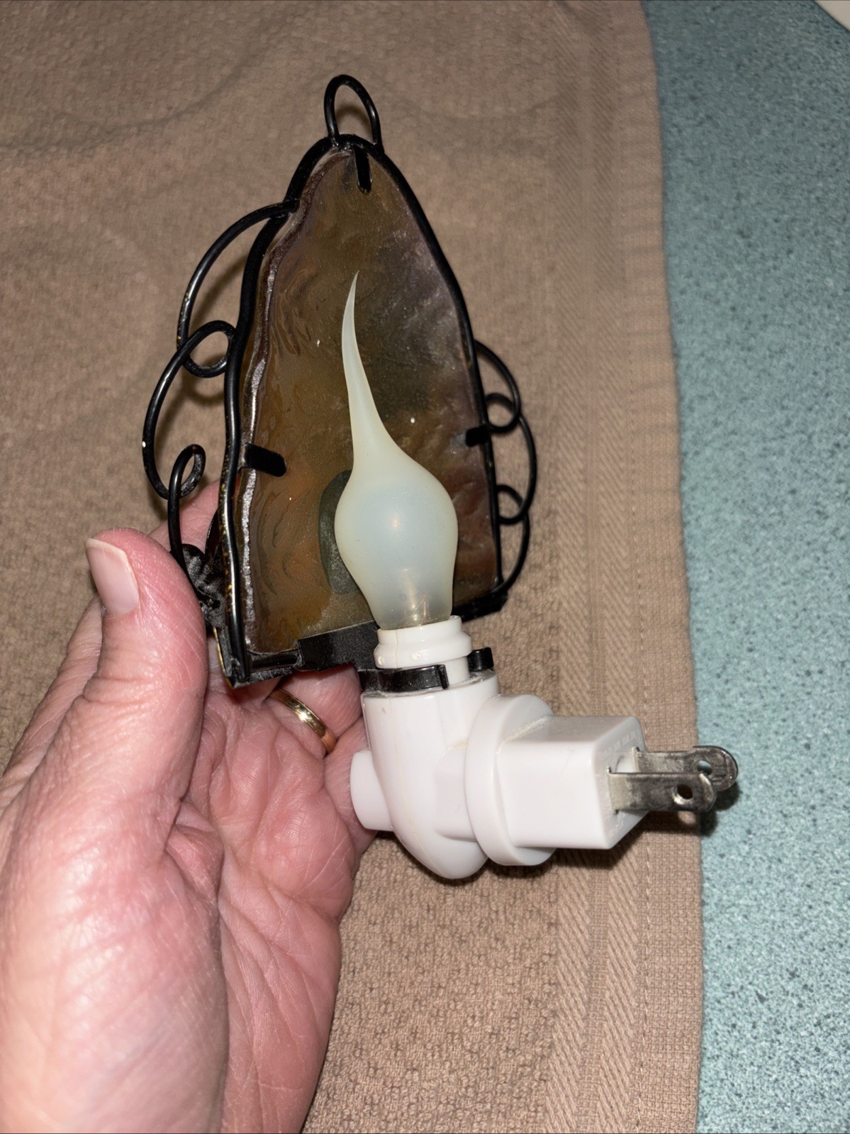 Beehive Night Light With Soft Amber Glow. Works!! Good Condition.