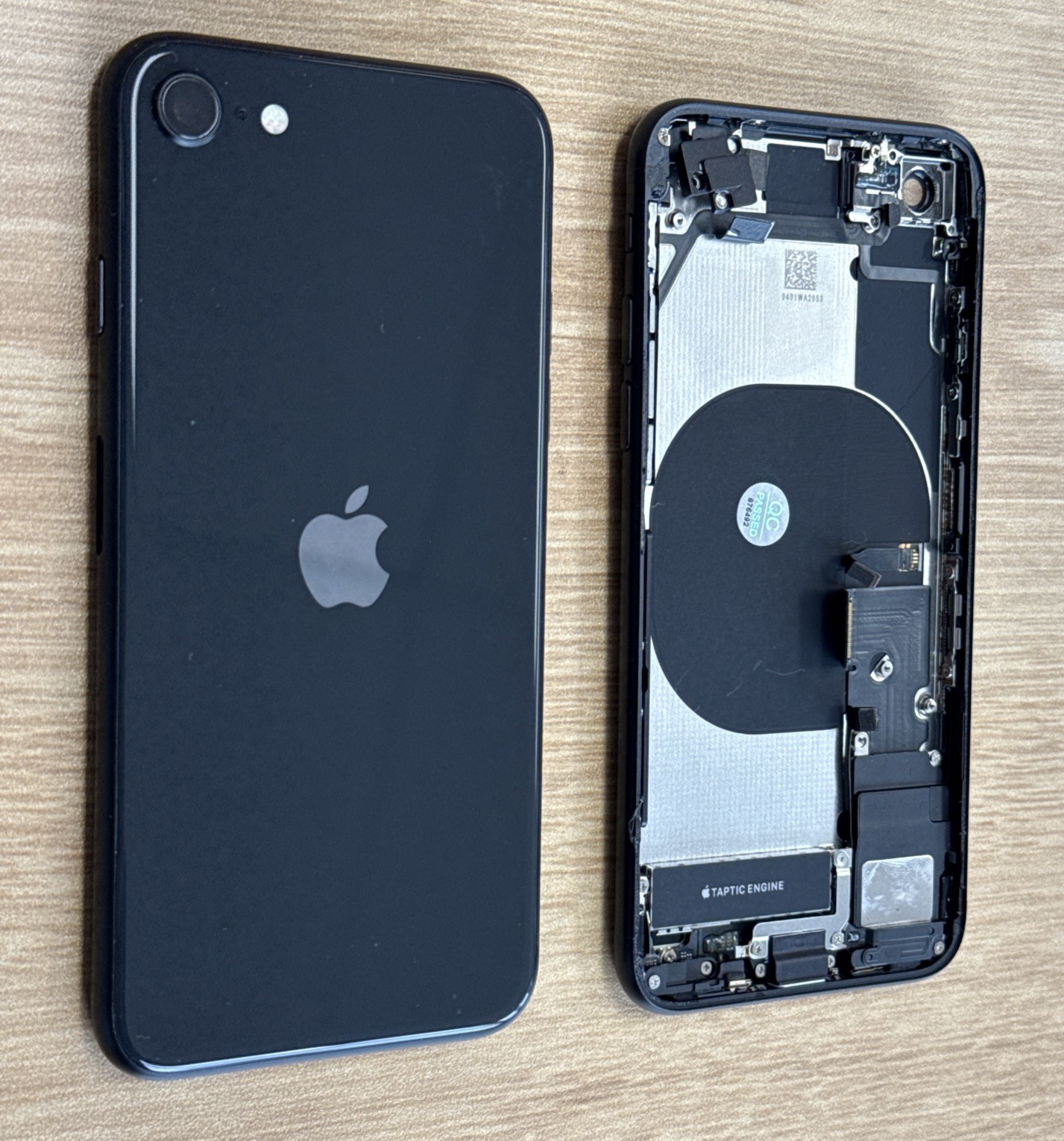 iPhone SE 2nd Gen Back Housing Replacement Black Gray With Small Parts Grade C