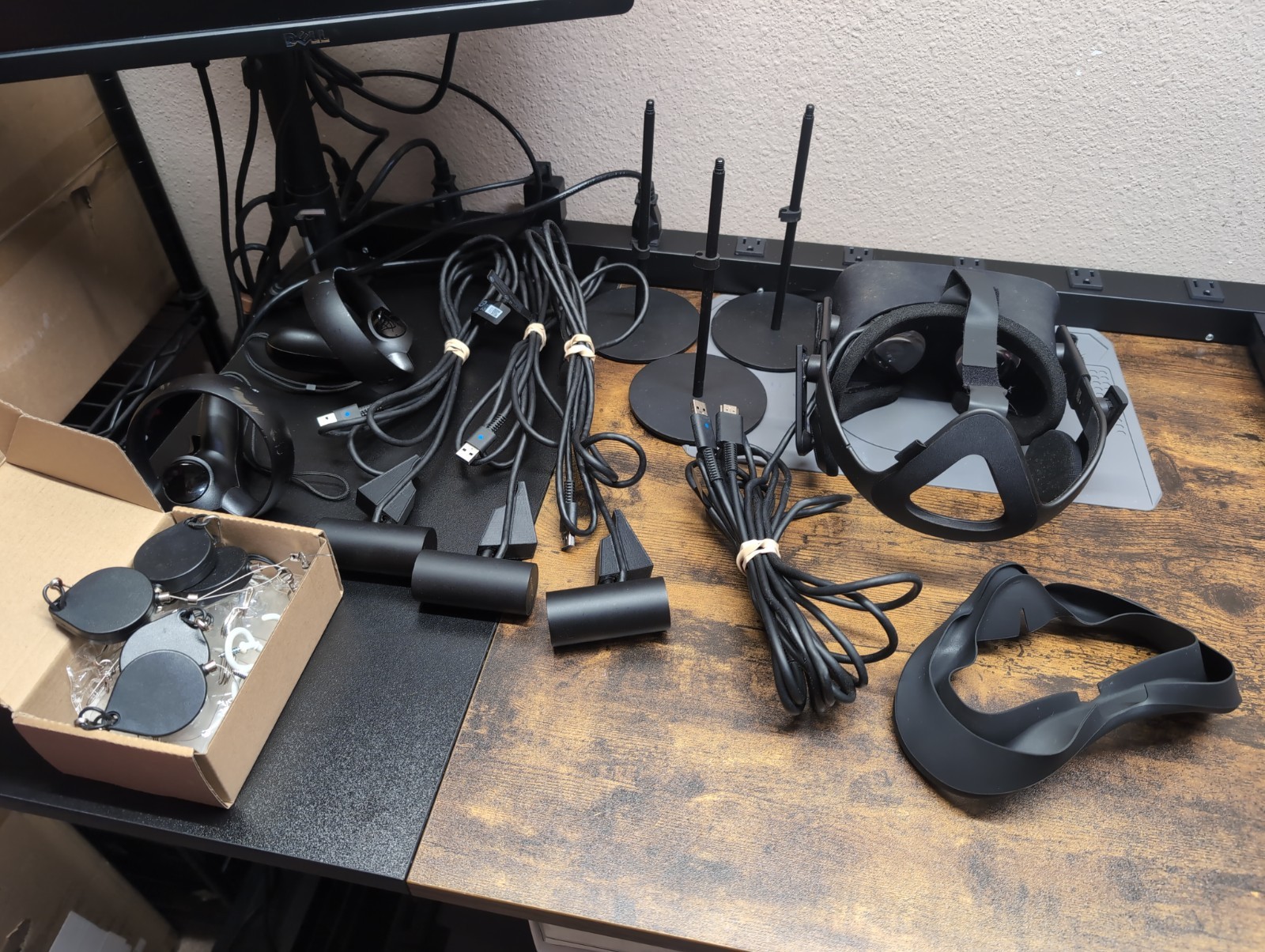 Meta Oculus Rift CV1 VR Headset Controllers Sensors Silicone Insert Bundle Lot