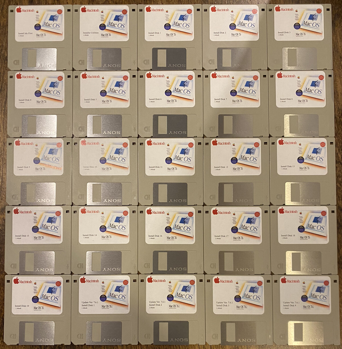 Vintage Apple Macintosh OS 7.6/7.6.1 on 27 Floppy Disks In Good Working Order