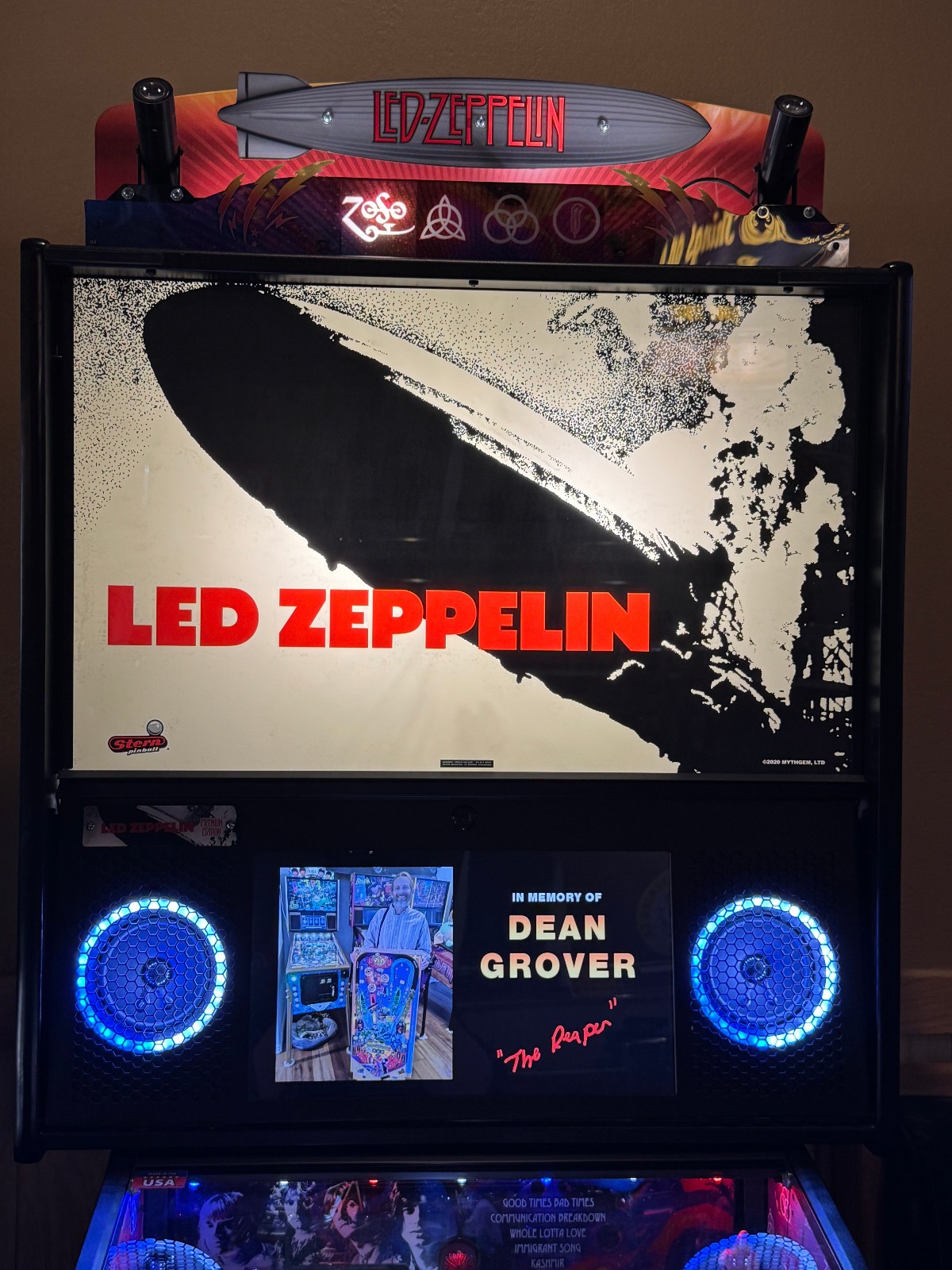 Stern LED ZEPPELIN-PREMIUM pinball: Expression Speaker Lighting, Topper, Hermit